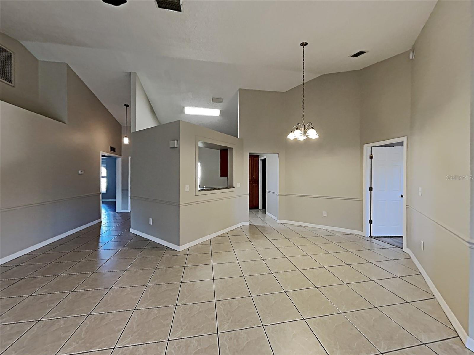 11701 Lynmoor Dr Property Photo 2