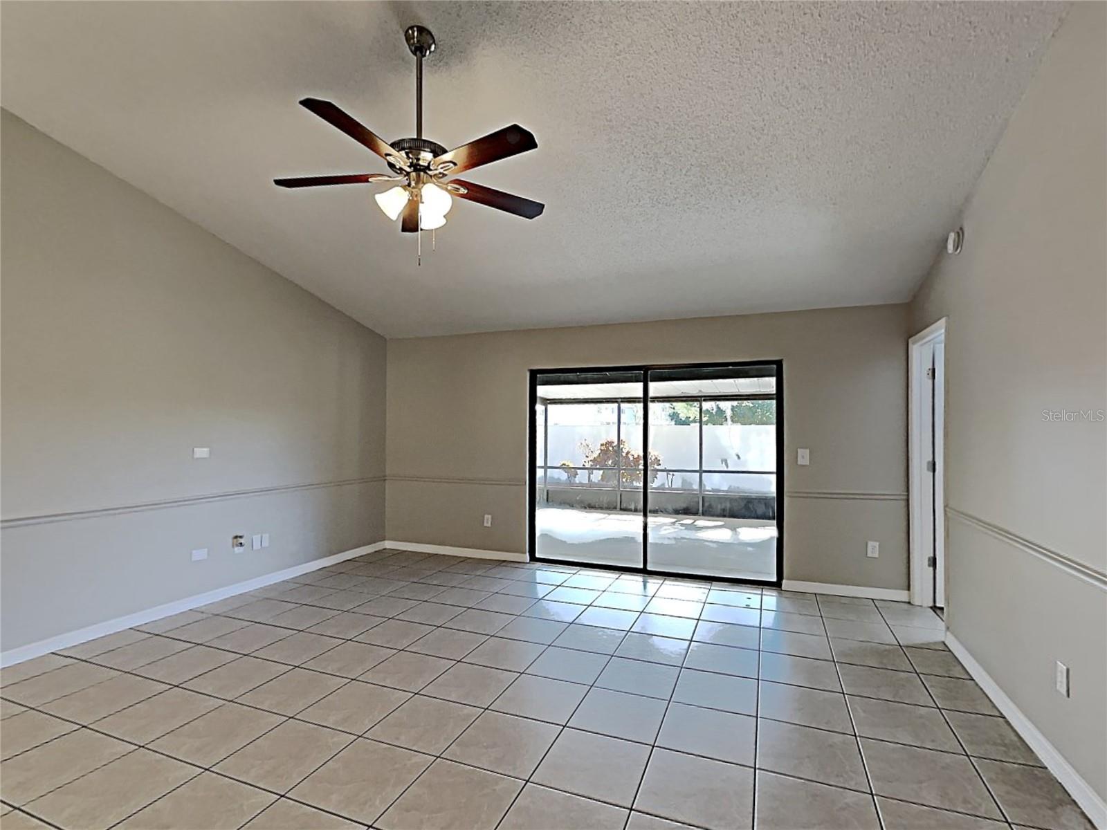 11701 Lynmoor Dr Property Photo 3
