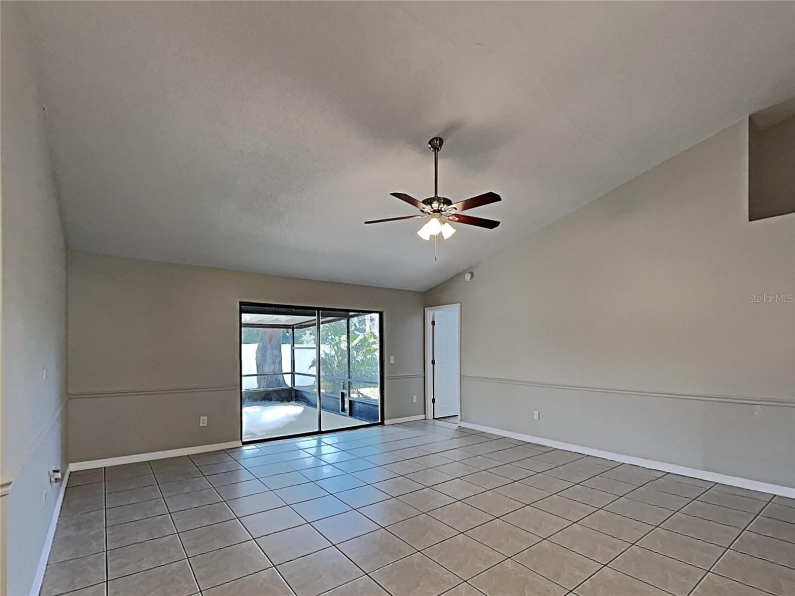 11701 Lynmoor Dr Property Photo 4