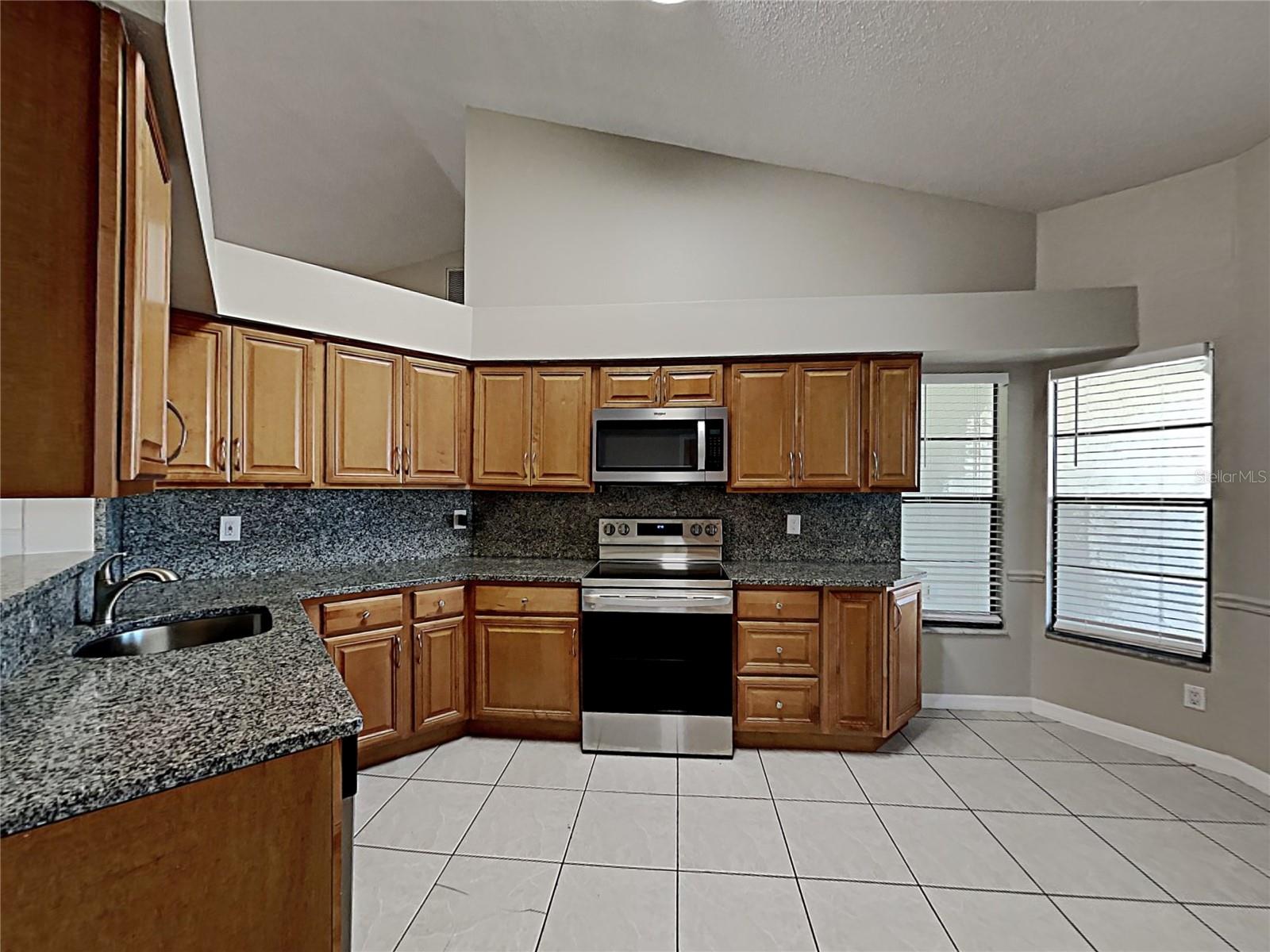 11701 Lynmoor Dr Property Photo 5