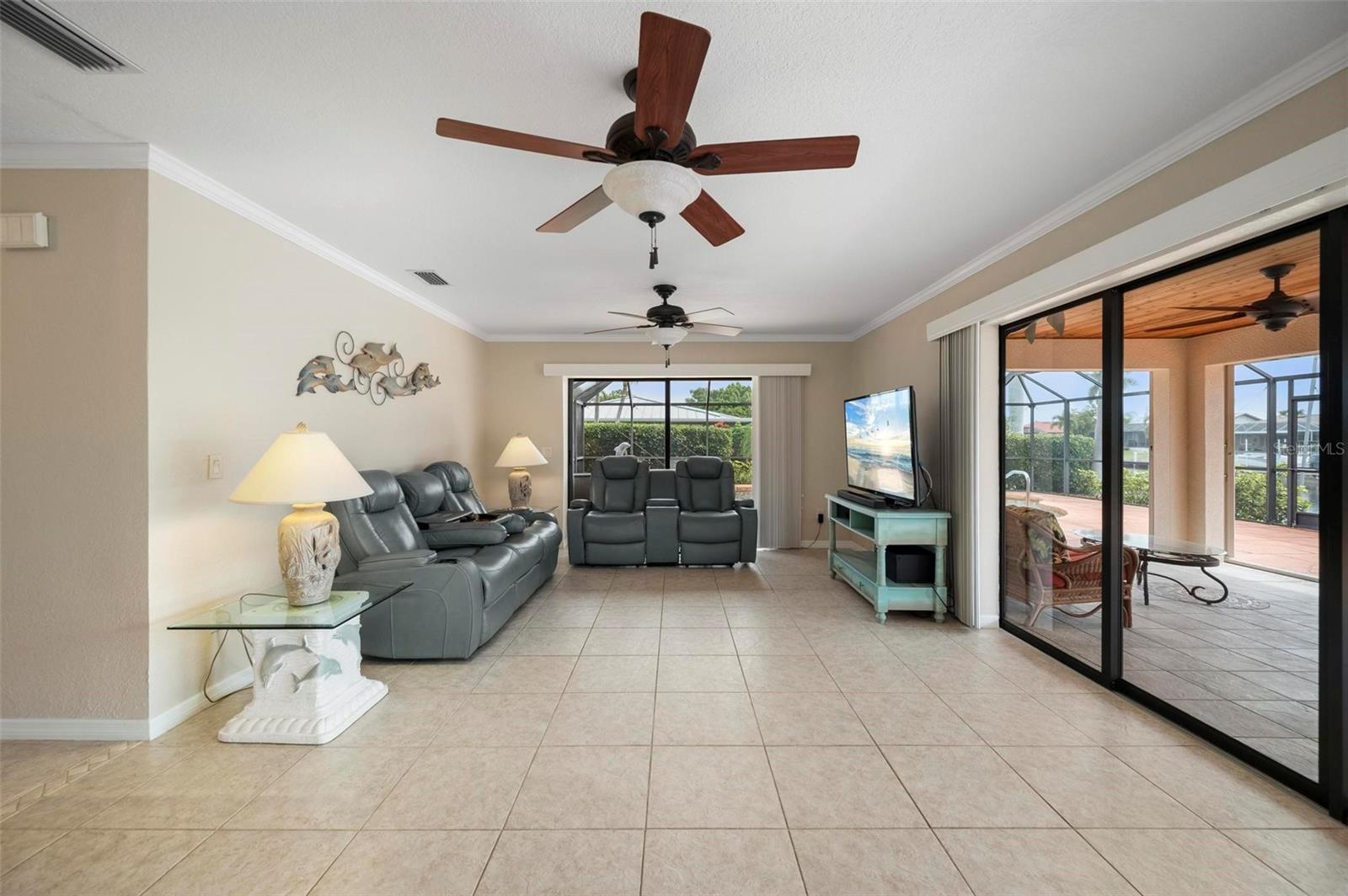 950 Lassino Ct Property Photo 7