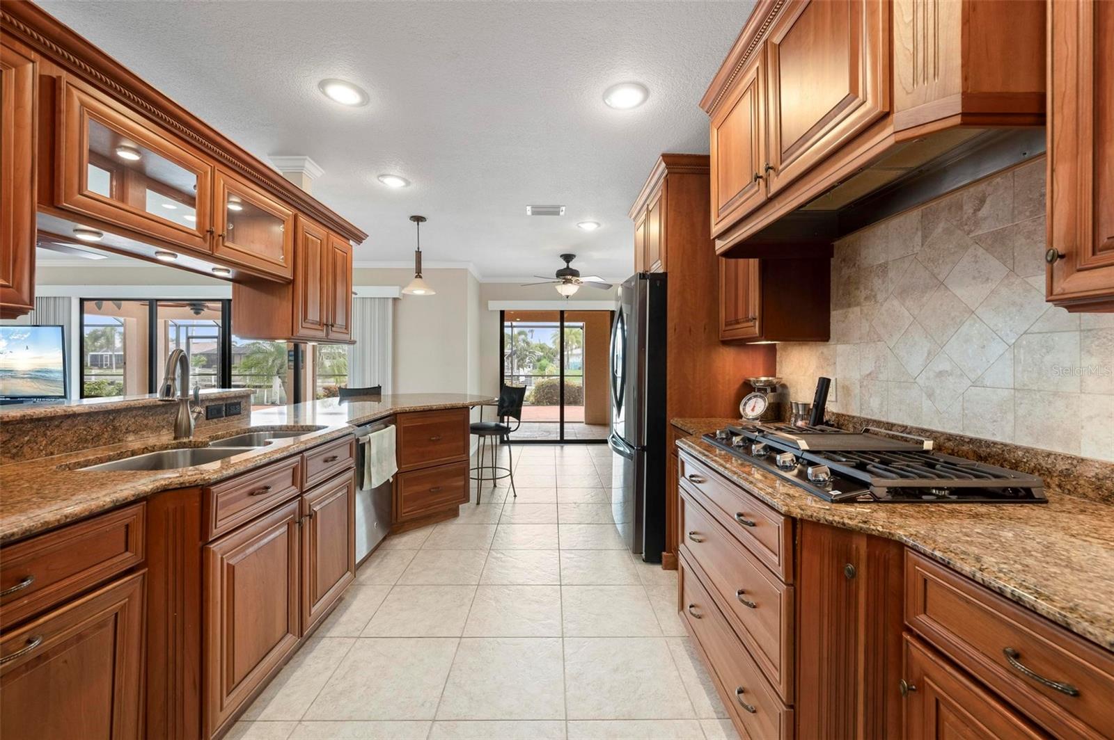 950 Lassino Ct Property Photo 14
