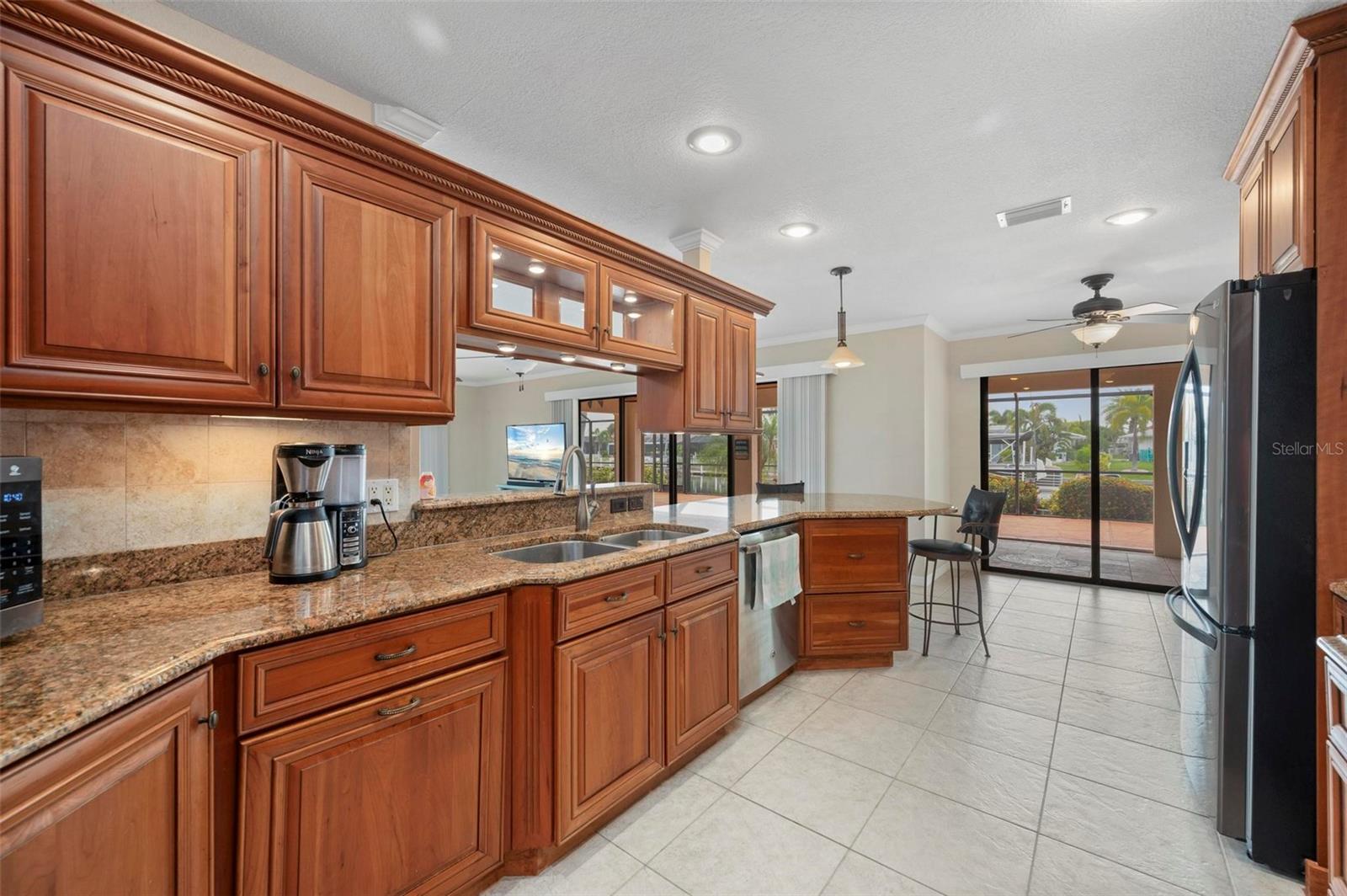 950 Lassino Ct Property Photo 15