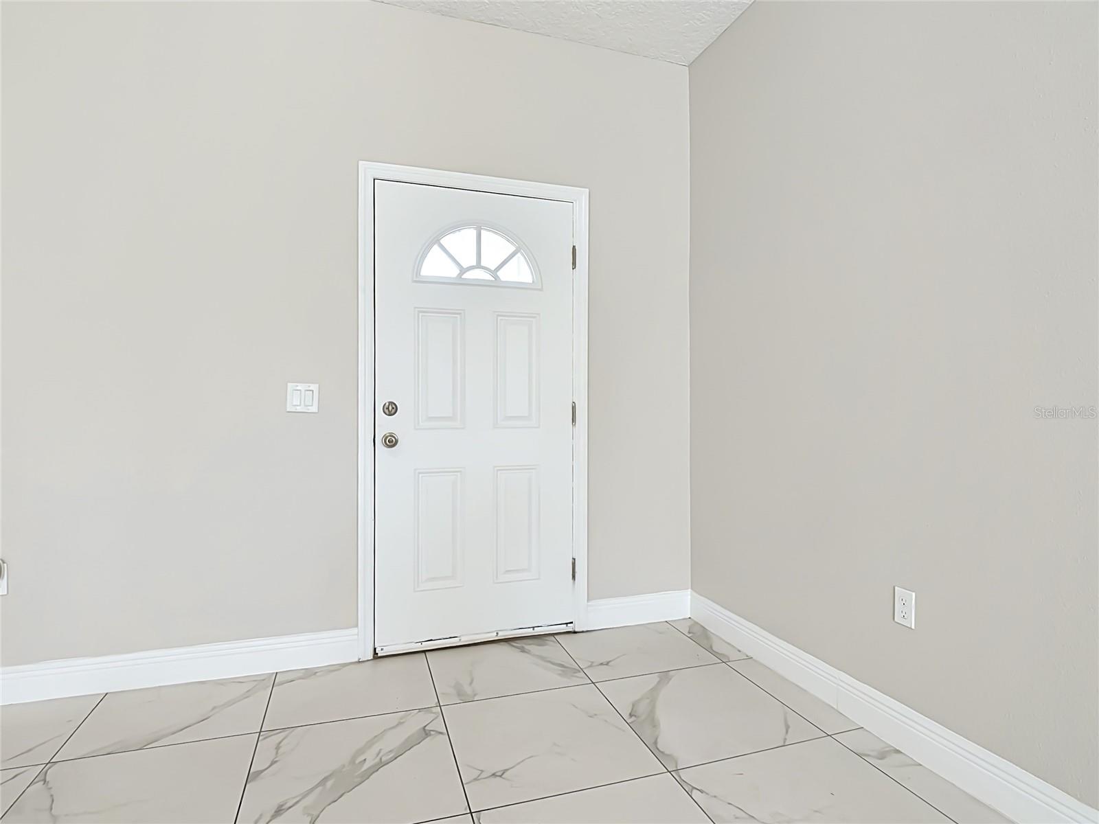 106 Oak Cir Property Photo 6