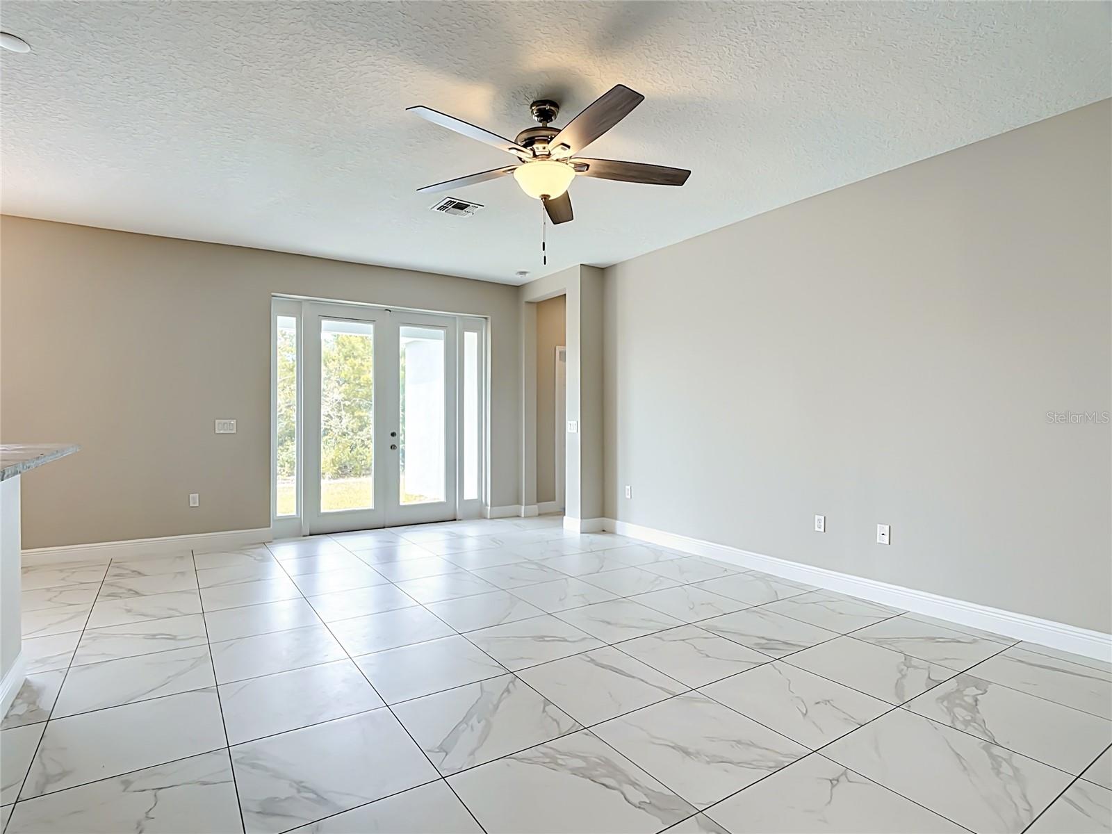 106 Oak Cir Property Photo 7