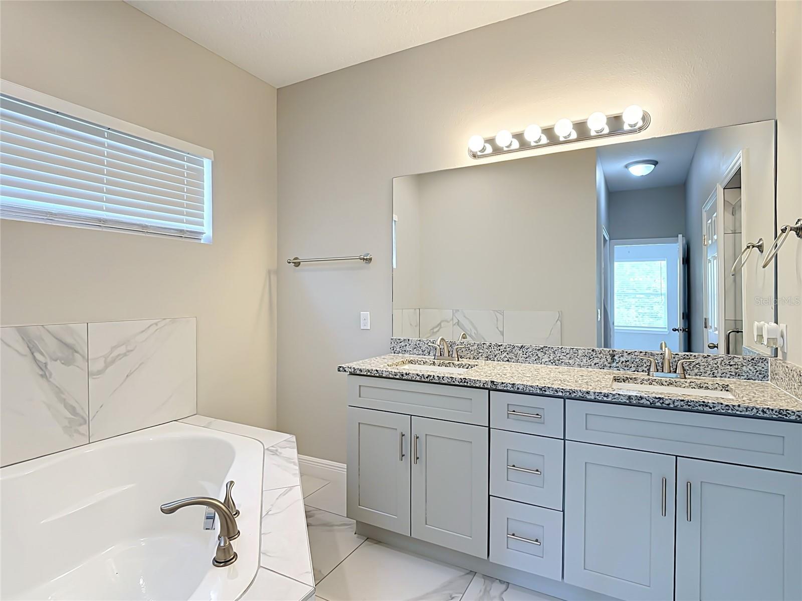 106 Oak Cir Property Photo 35