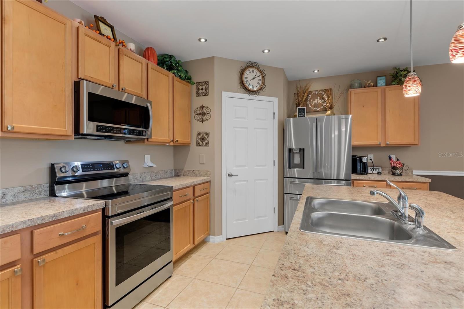 7436 Mikasa Dr Property Photo 14