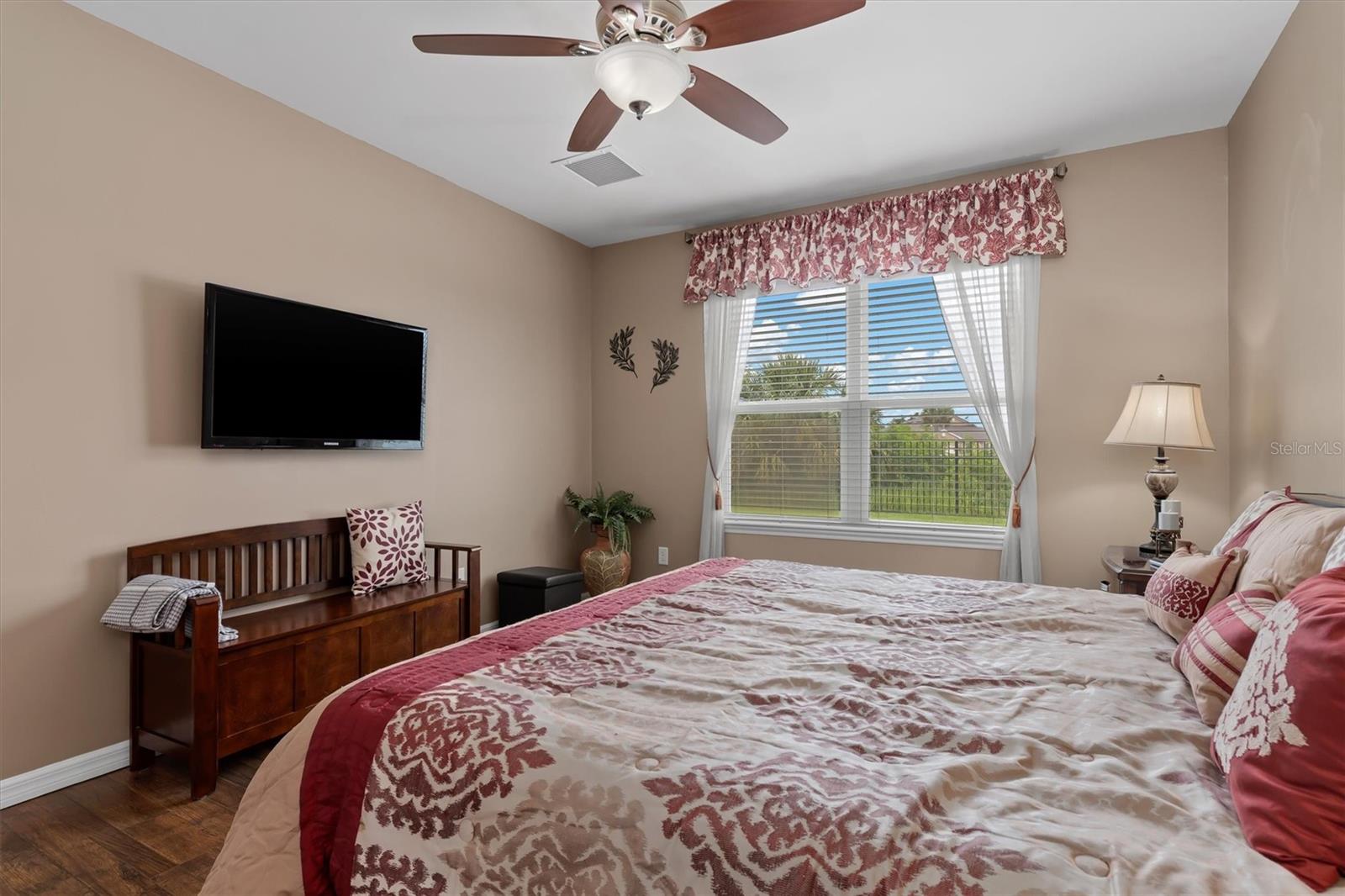 7436 Mikasa Dr Property Photo 23