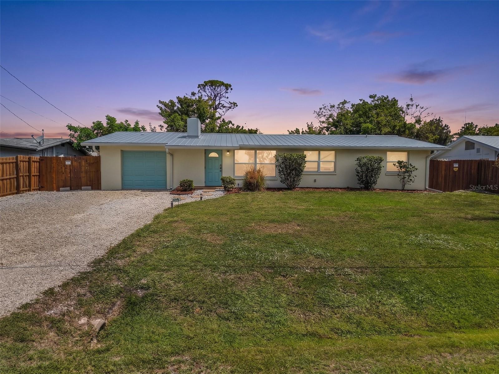 1664 LAKEVIEW PL Property Photo 1