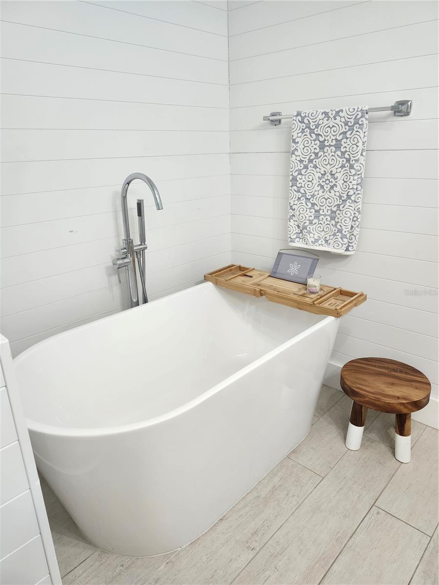 2473 Rosa Ln Property Photo 15