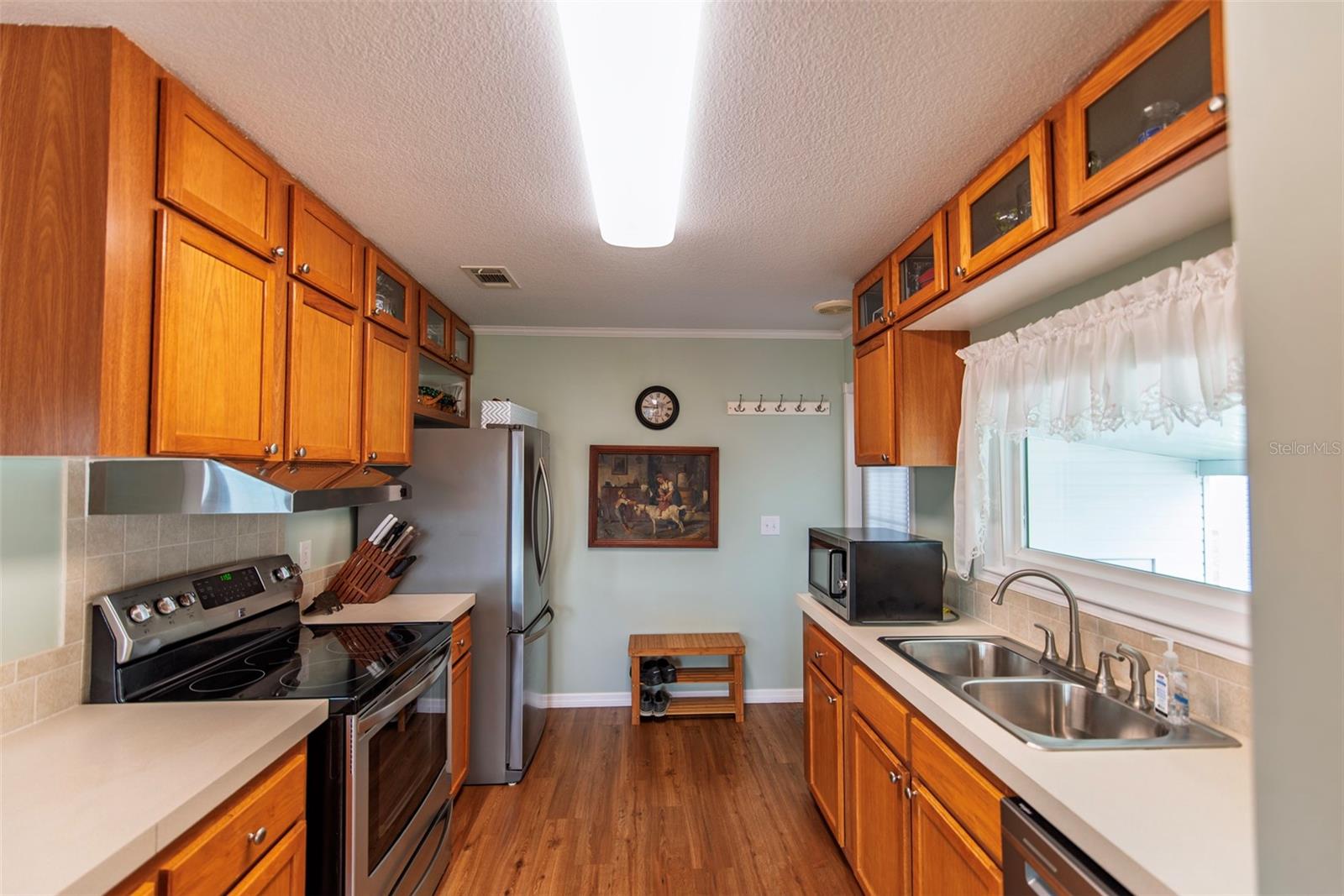 21 Brink Ave Property Photo 3