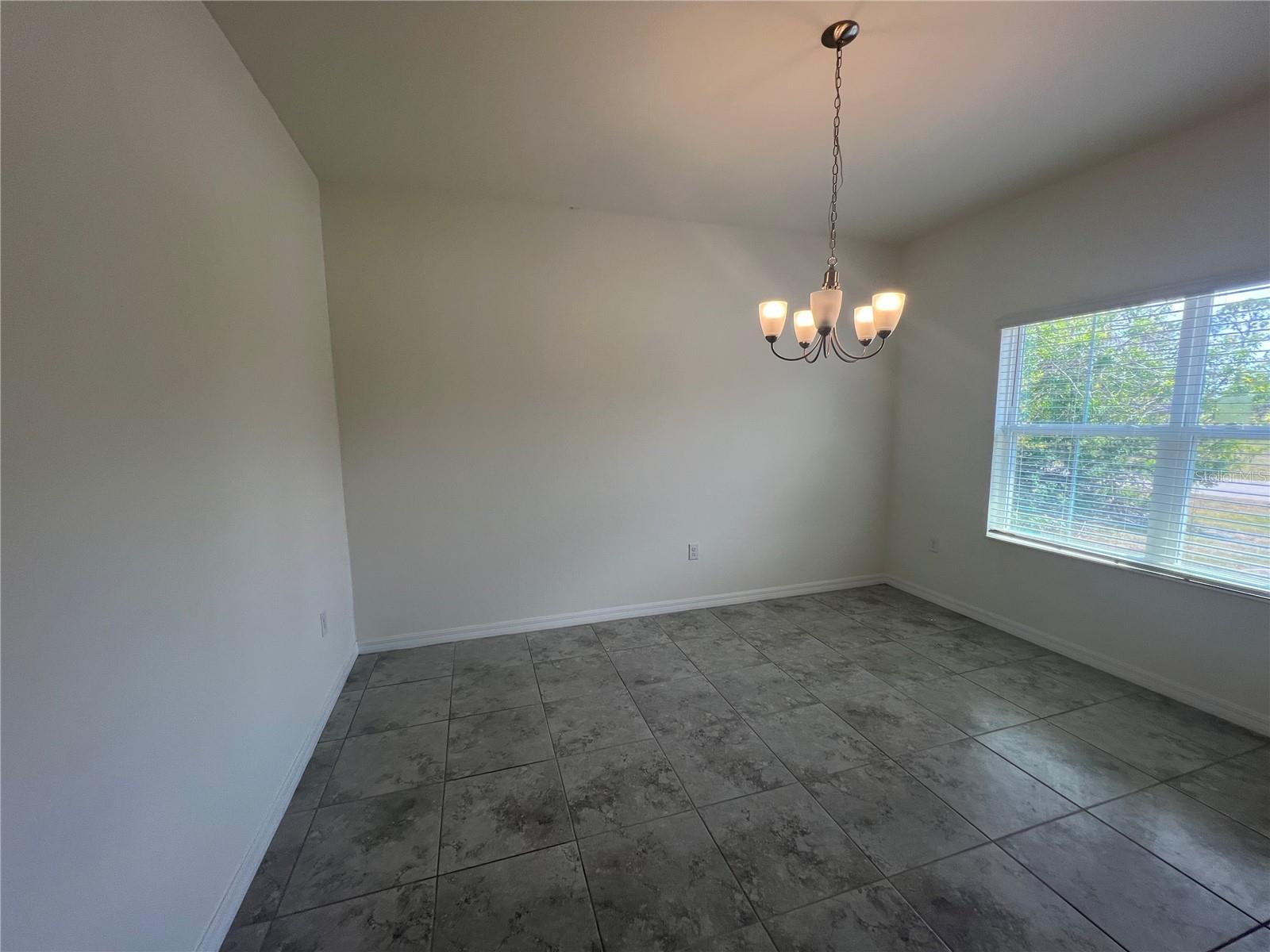 354 Albatross Rd Property Photo 4