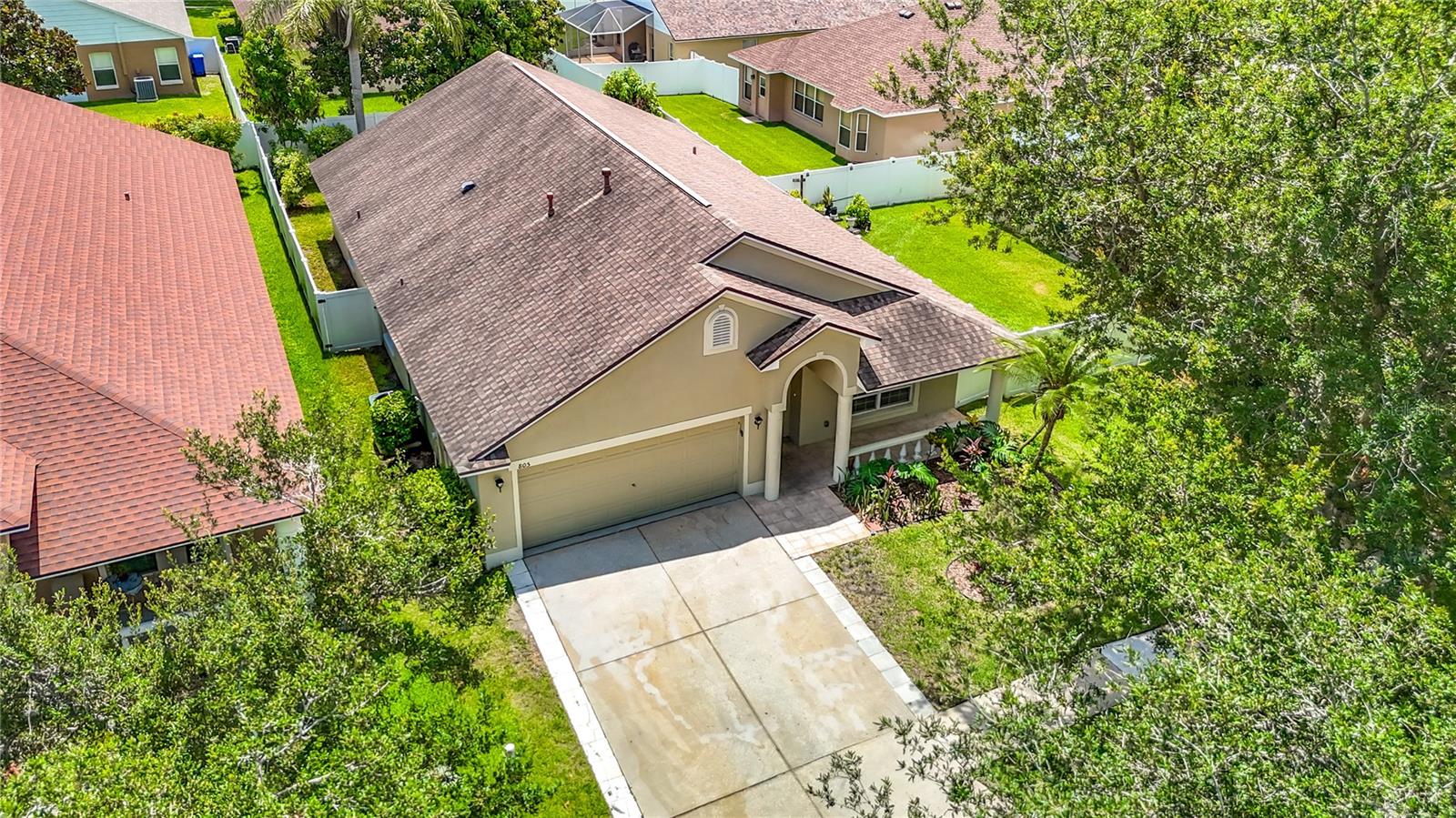 805 Lesa Glen Pl Property Photo 3
