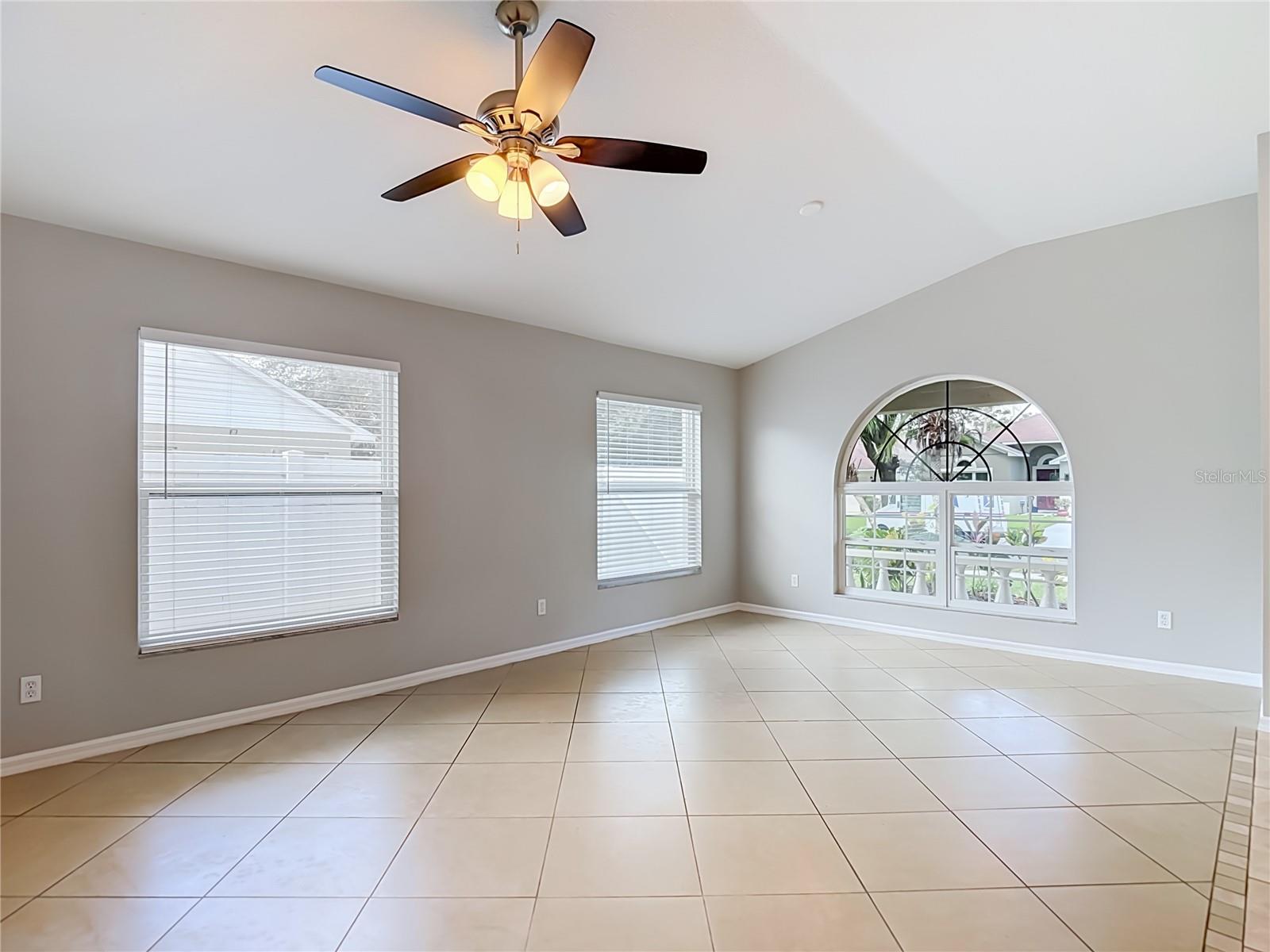 805 Lesa Glen Pl Property Photo 10