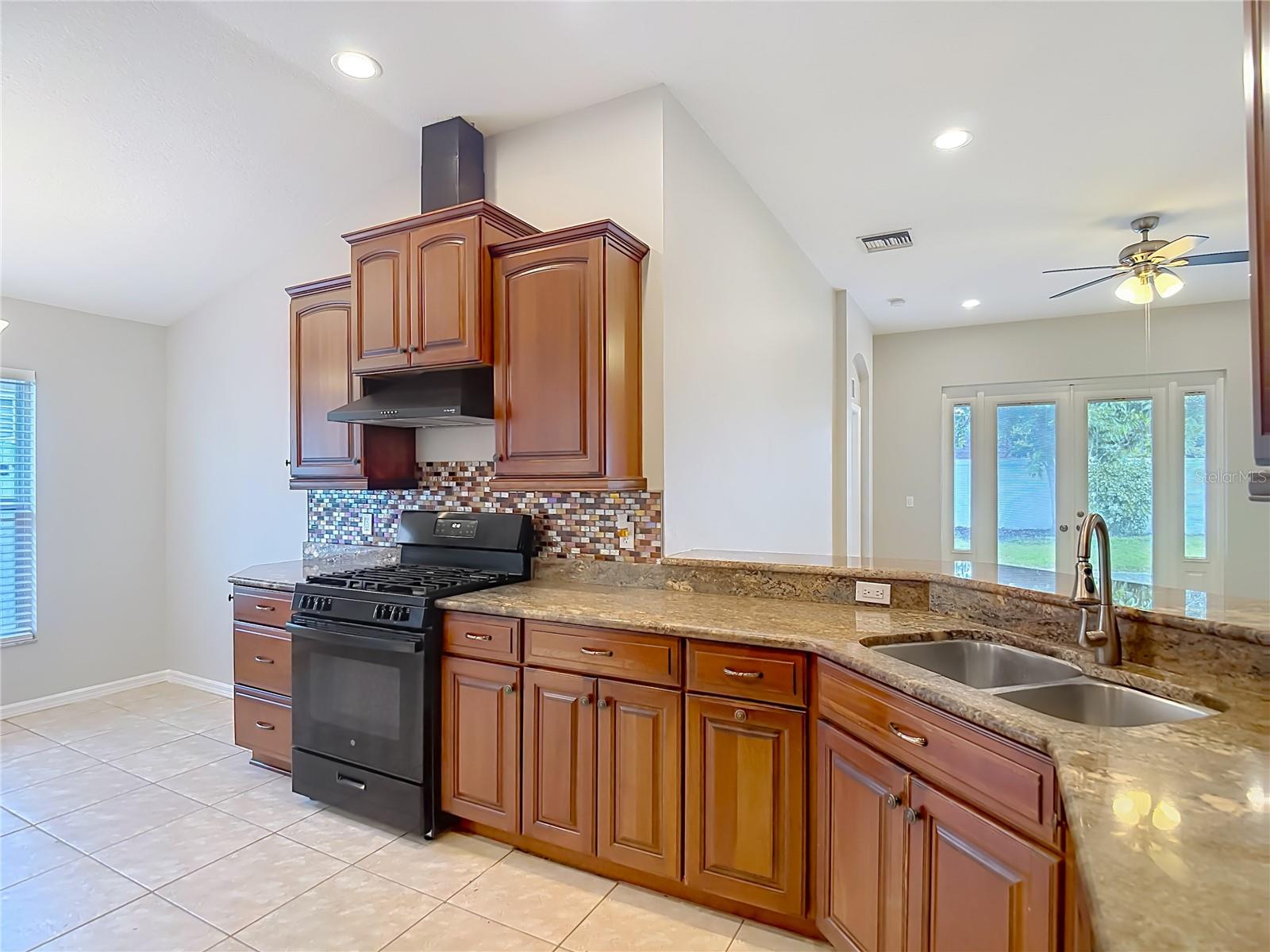 805 Lesa Glen Pl Property Photo 15