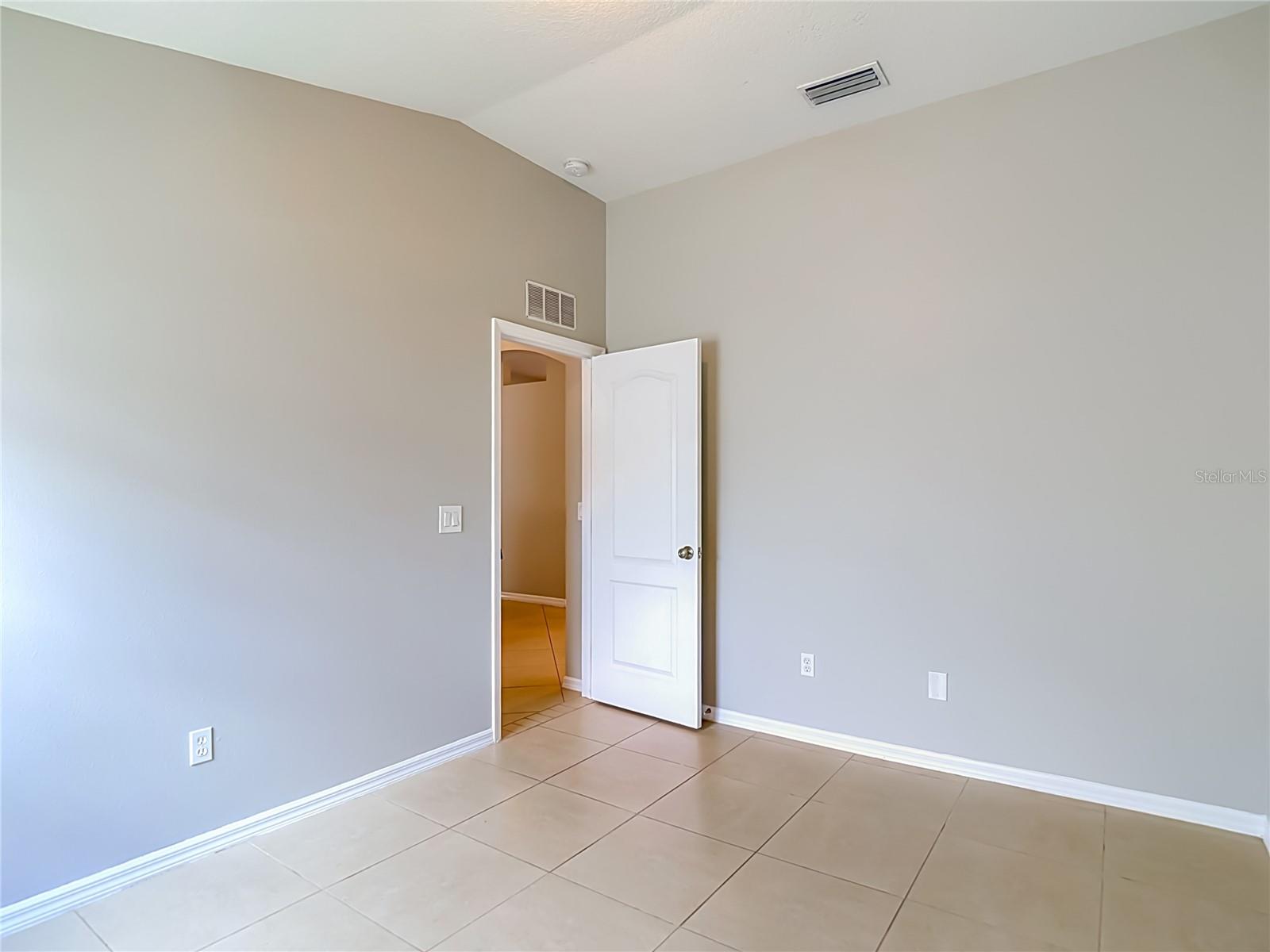 805 Lesa Glen Pl Property Photo 33