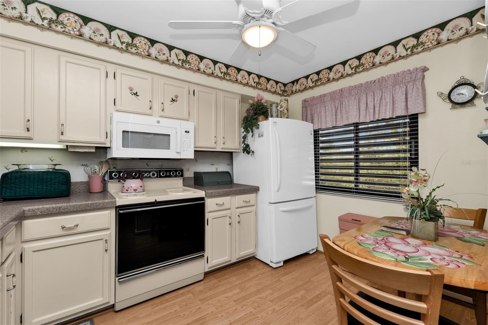 5221 Lake Village Dr #24 Property Photo 6