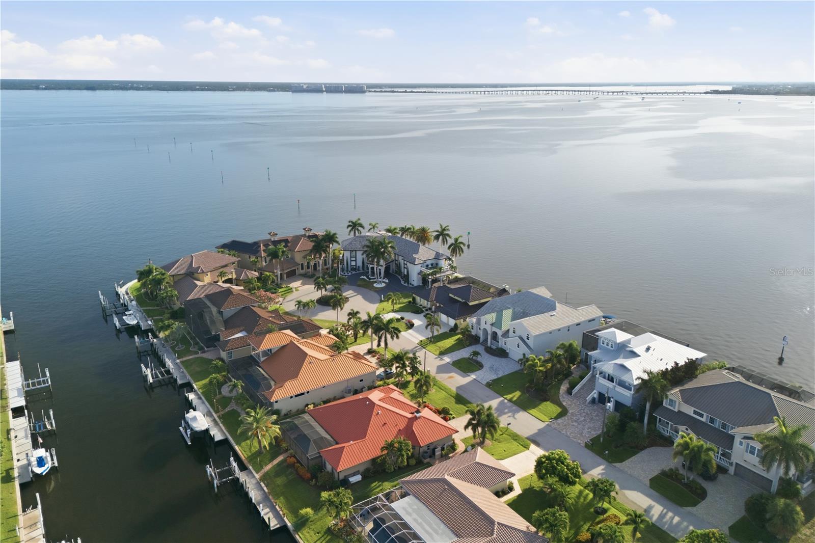 2139 Palm Tree Dr Property Photo 4