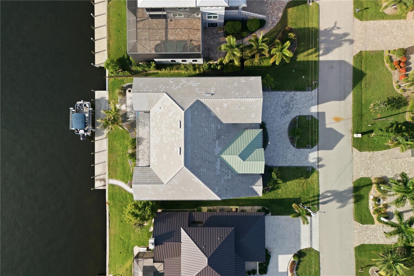 2139 Palm Tree Dr Property Photo 6