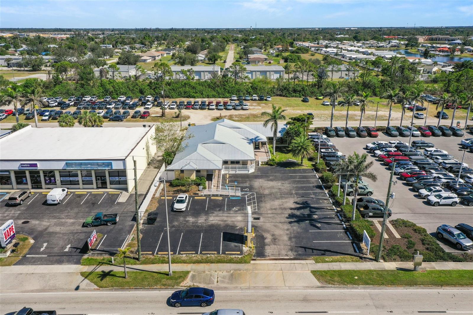 1900 TAMIAMI TRL #C & D