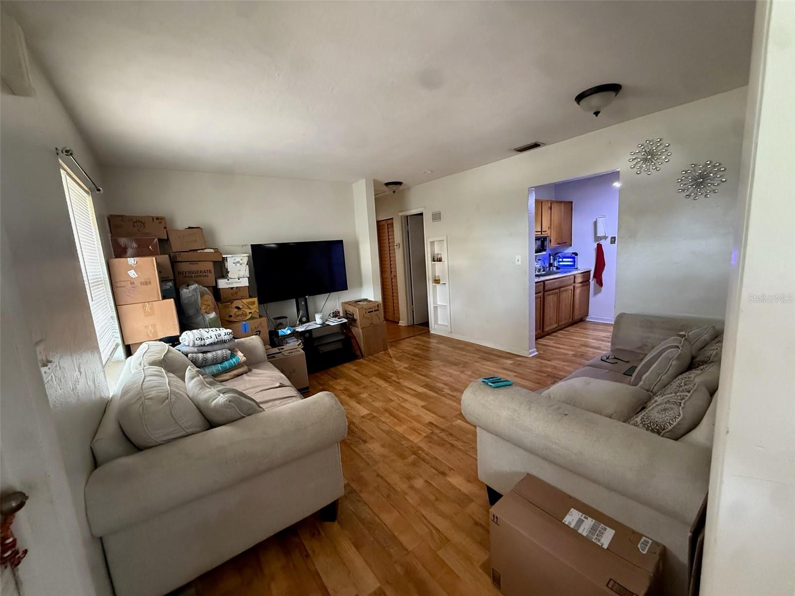 21234 Gladis Ave Property Photo 4