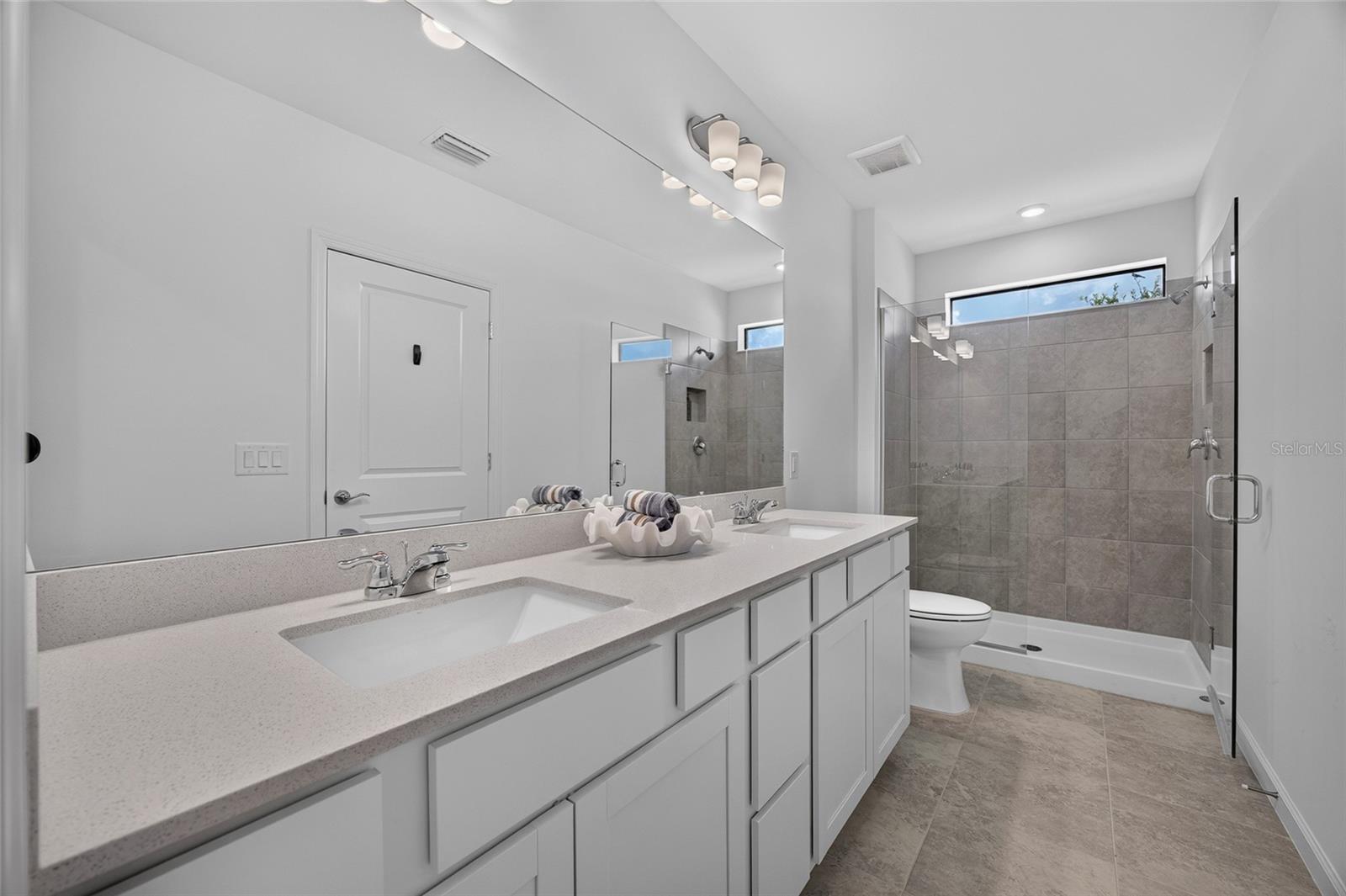 6492 Silverstar Dr Property Photo 16