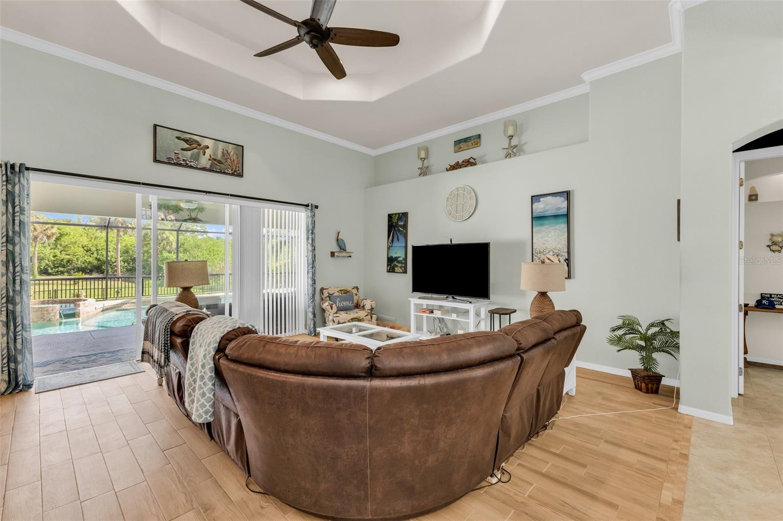 1146 Rotonda Cir Property Photo 6