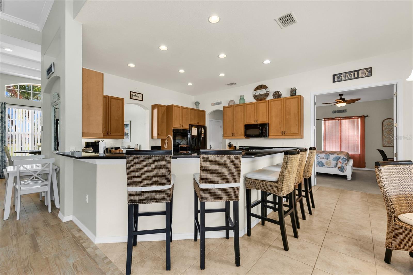 1146 Rotonda Cir Property Photo 7