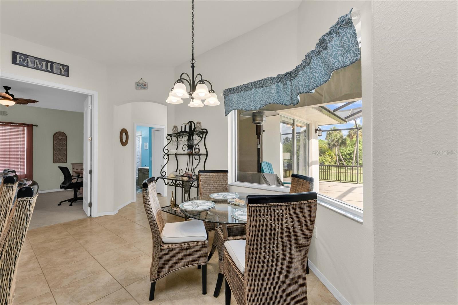 1146 Rotonda Cir Property Photo 8