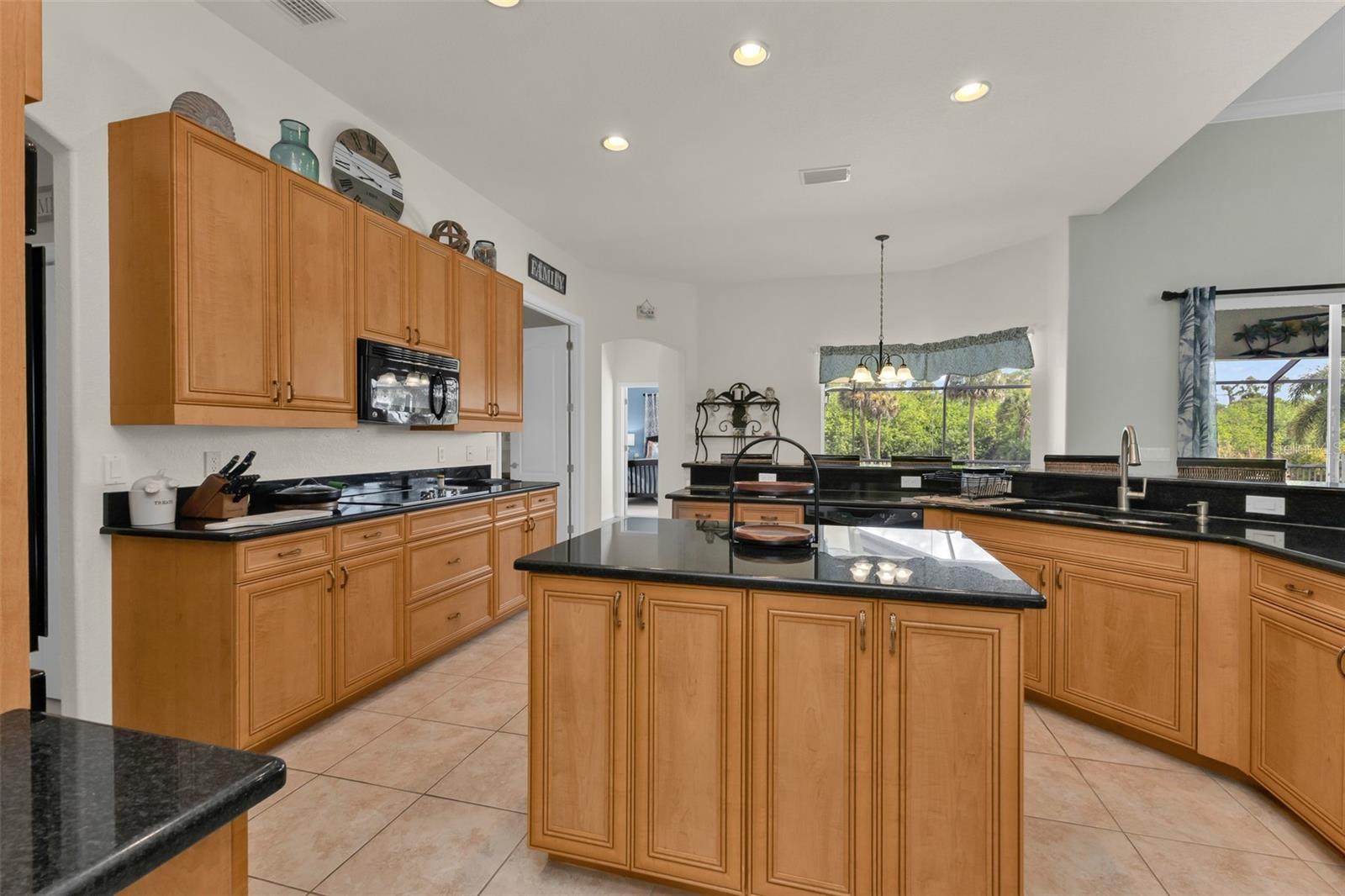 1146 Rotonda Cir Property Photo 14