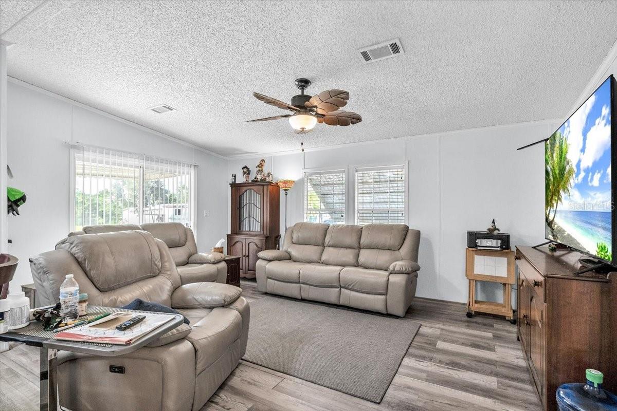 6801 Bernadean Blvd Property Photo 4