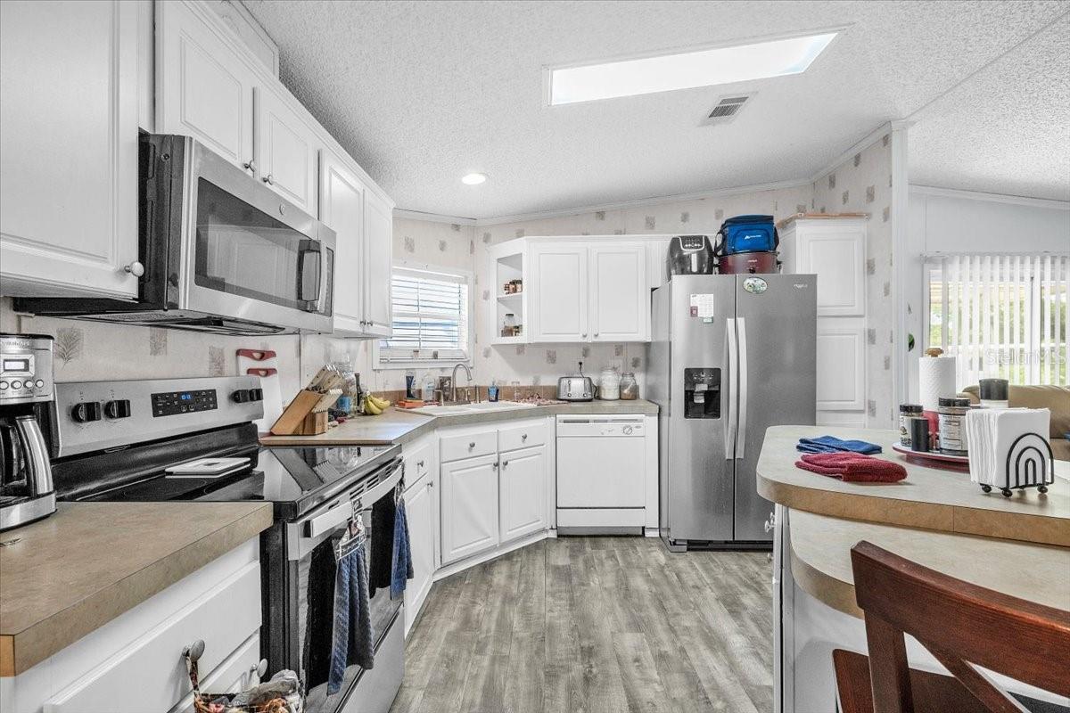 6801 Bernadean Blvd Property Photo 8