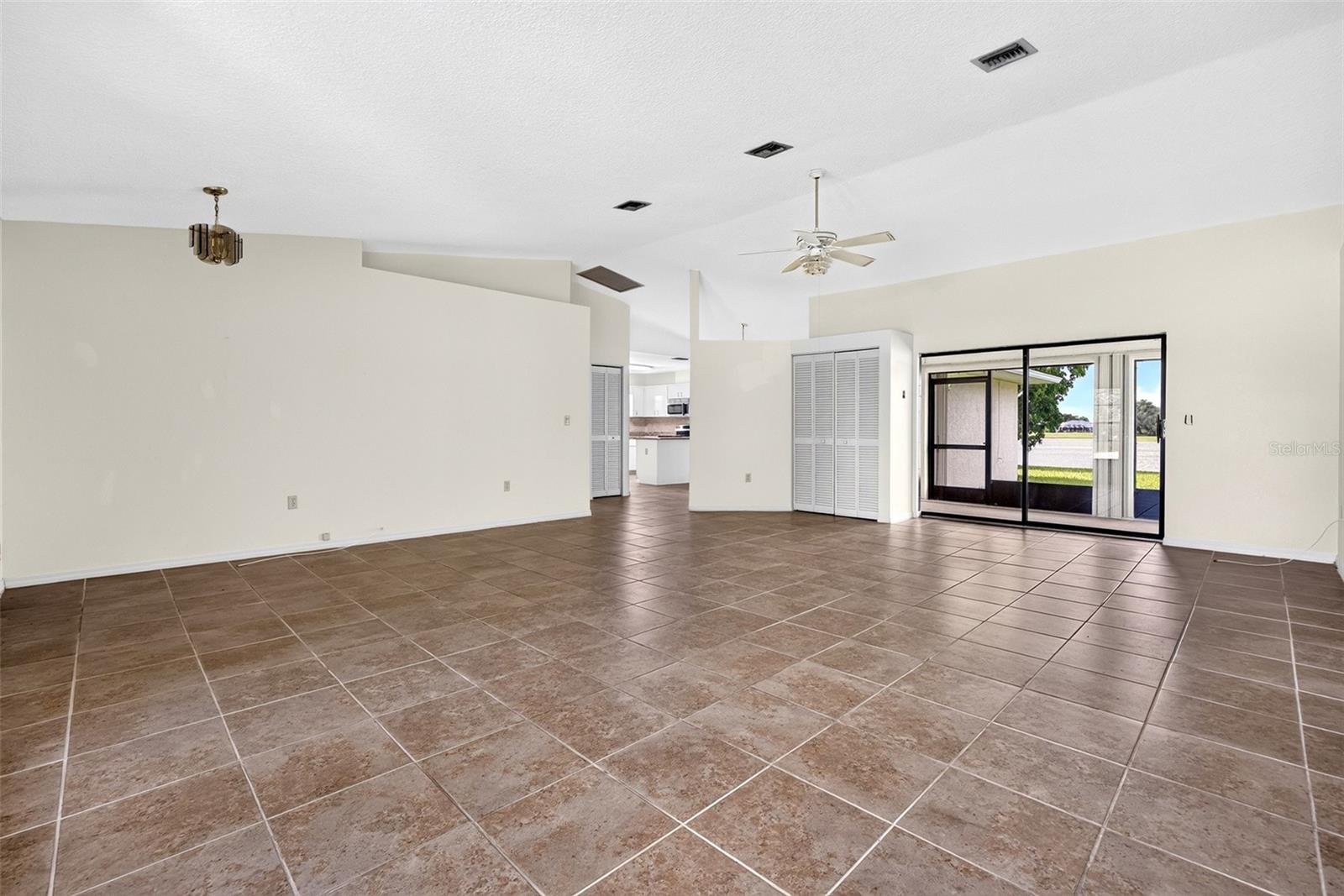 25192 Derringer Rd Property Photo 5