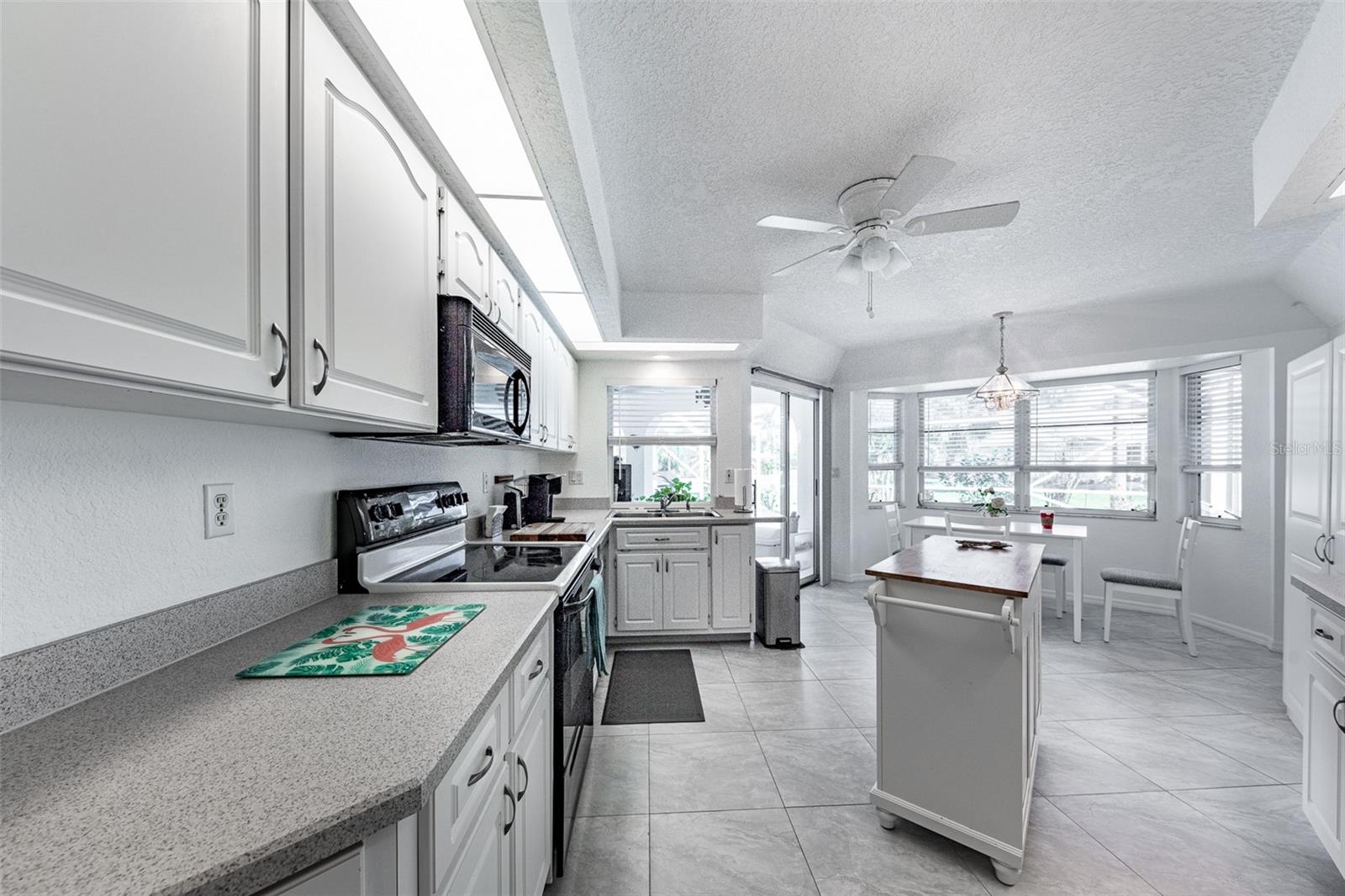 538 W Cashew Property Photo 22