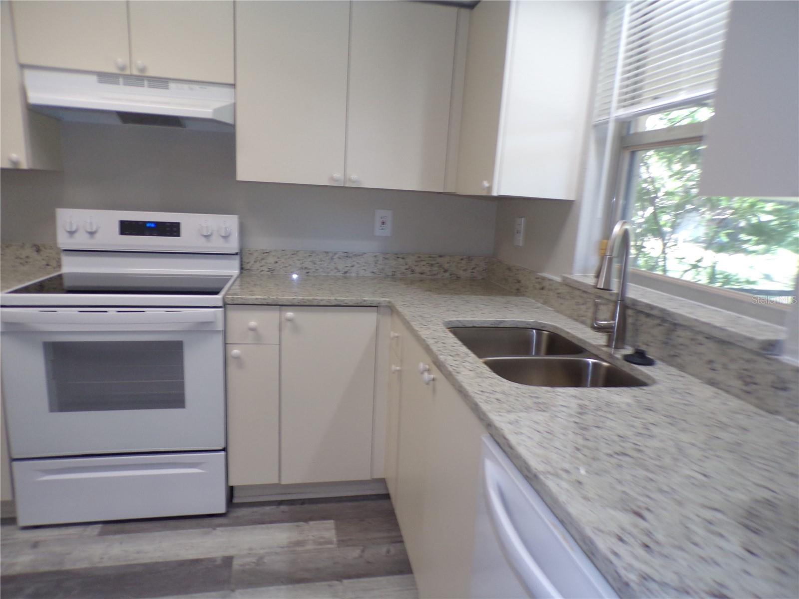 1088 Melville Rd #a Property Photo 2