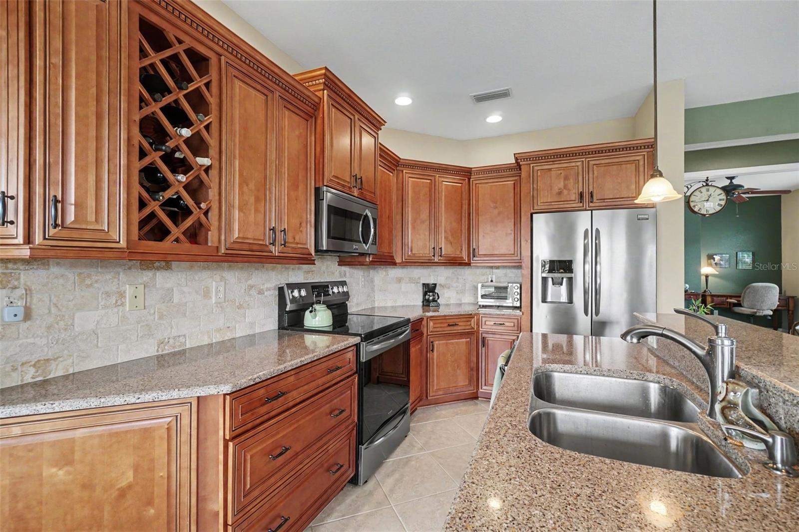 2593 Cottonwood Ln Property Photo 3