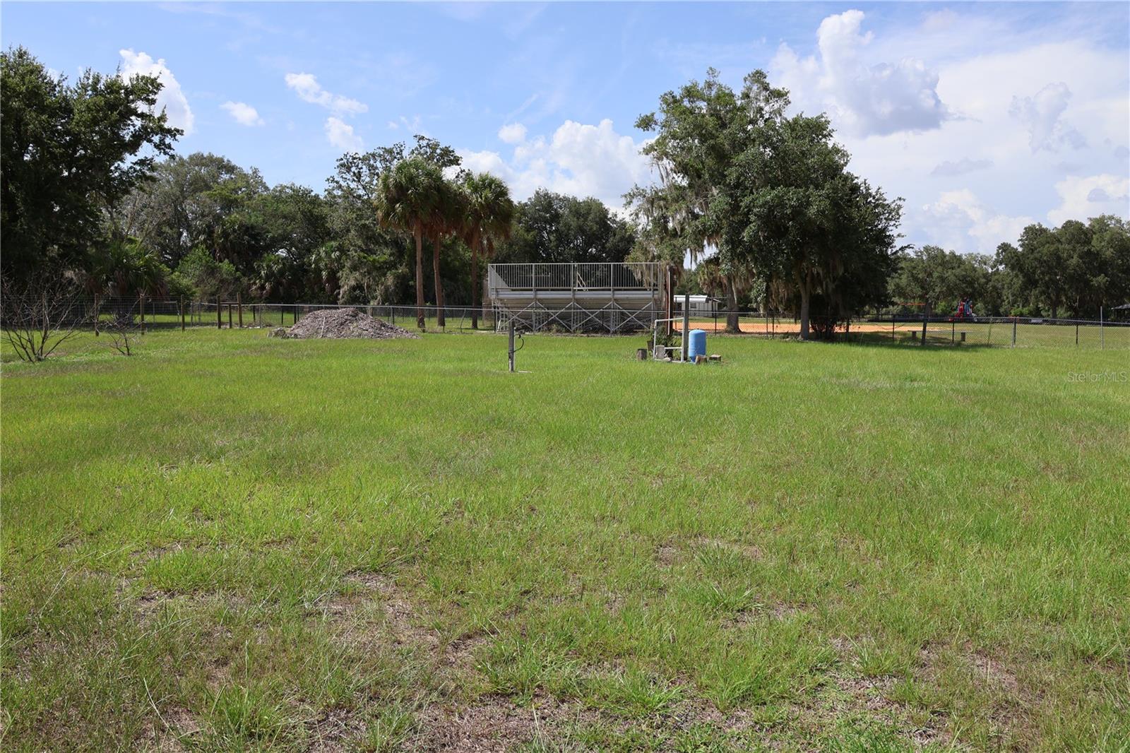 699 Baker St Property Photo 3