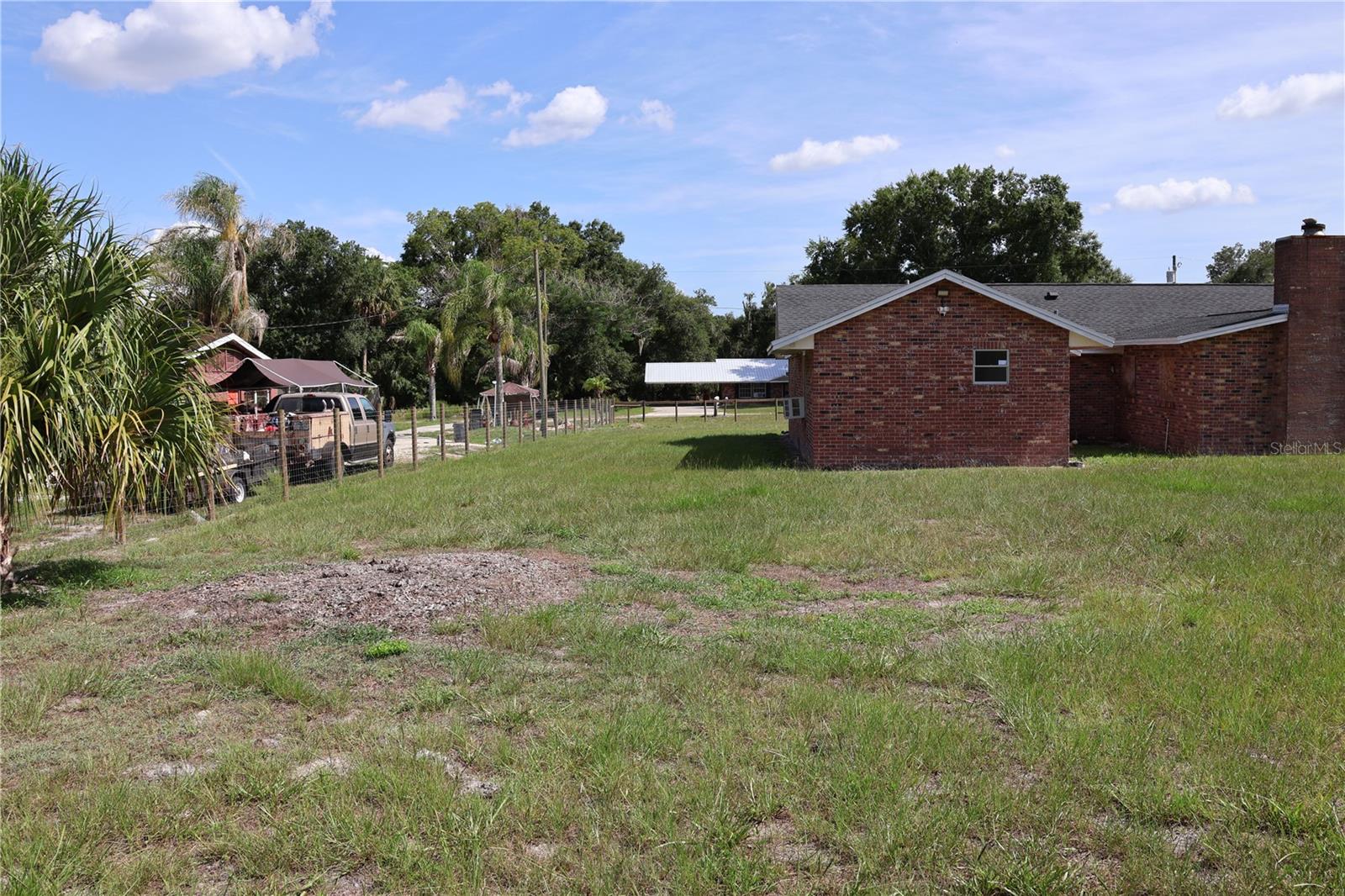 699 Baker St Property Photo 4