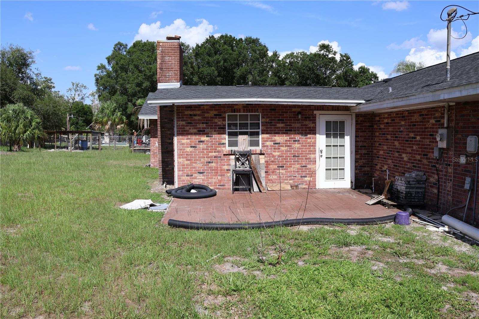 699 Baker St Property Photo 5