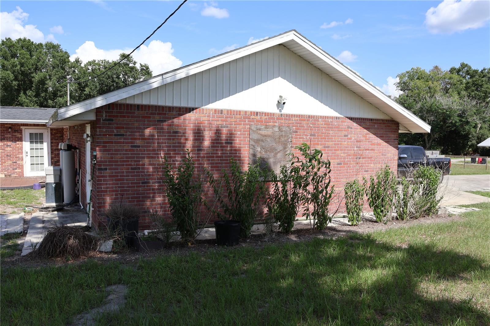 699 Baker St Property Photo 6