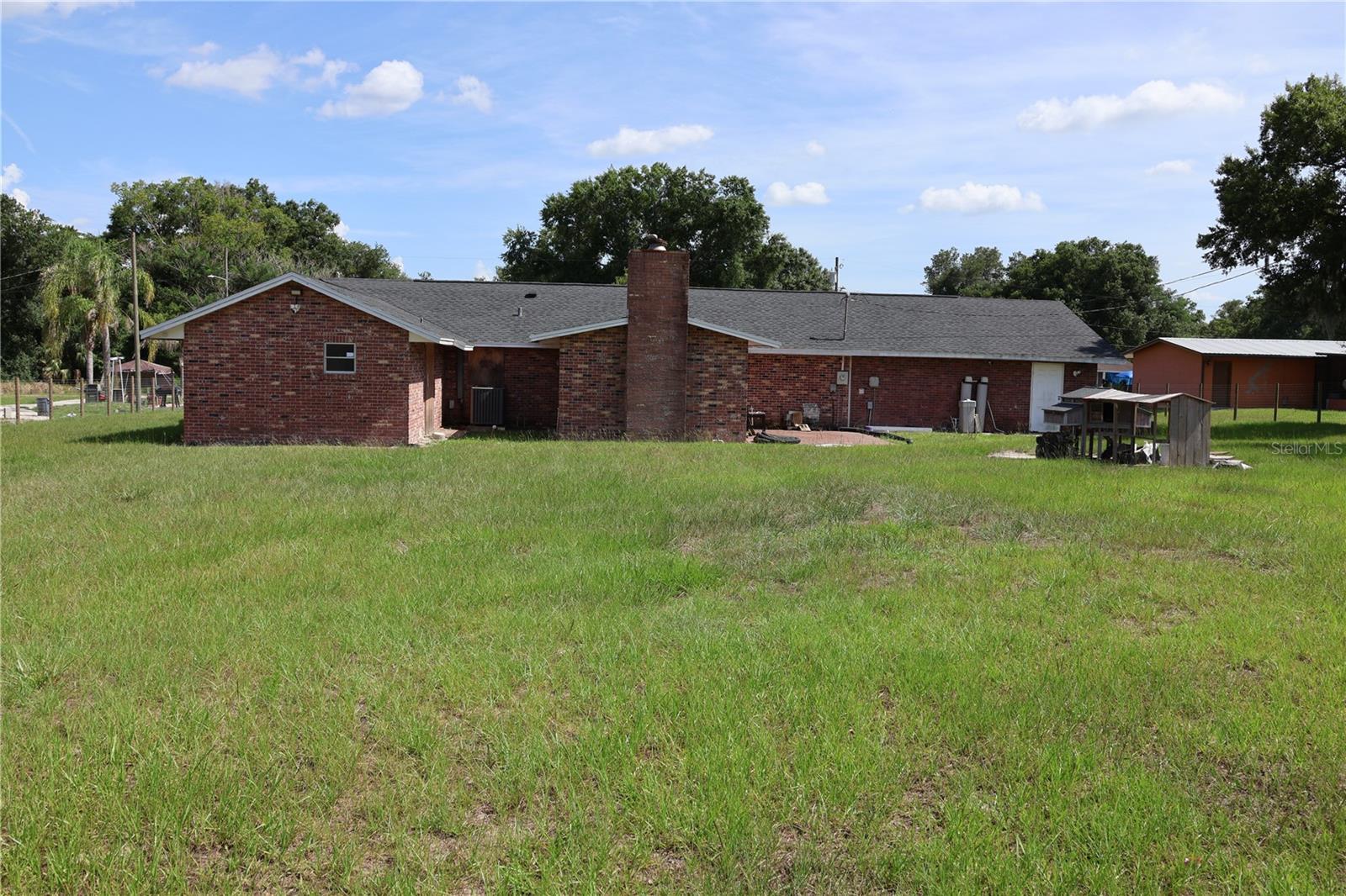 699 Baker St Property Photo 7