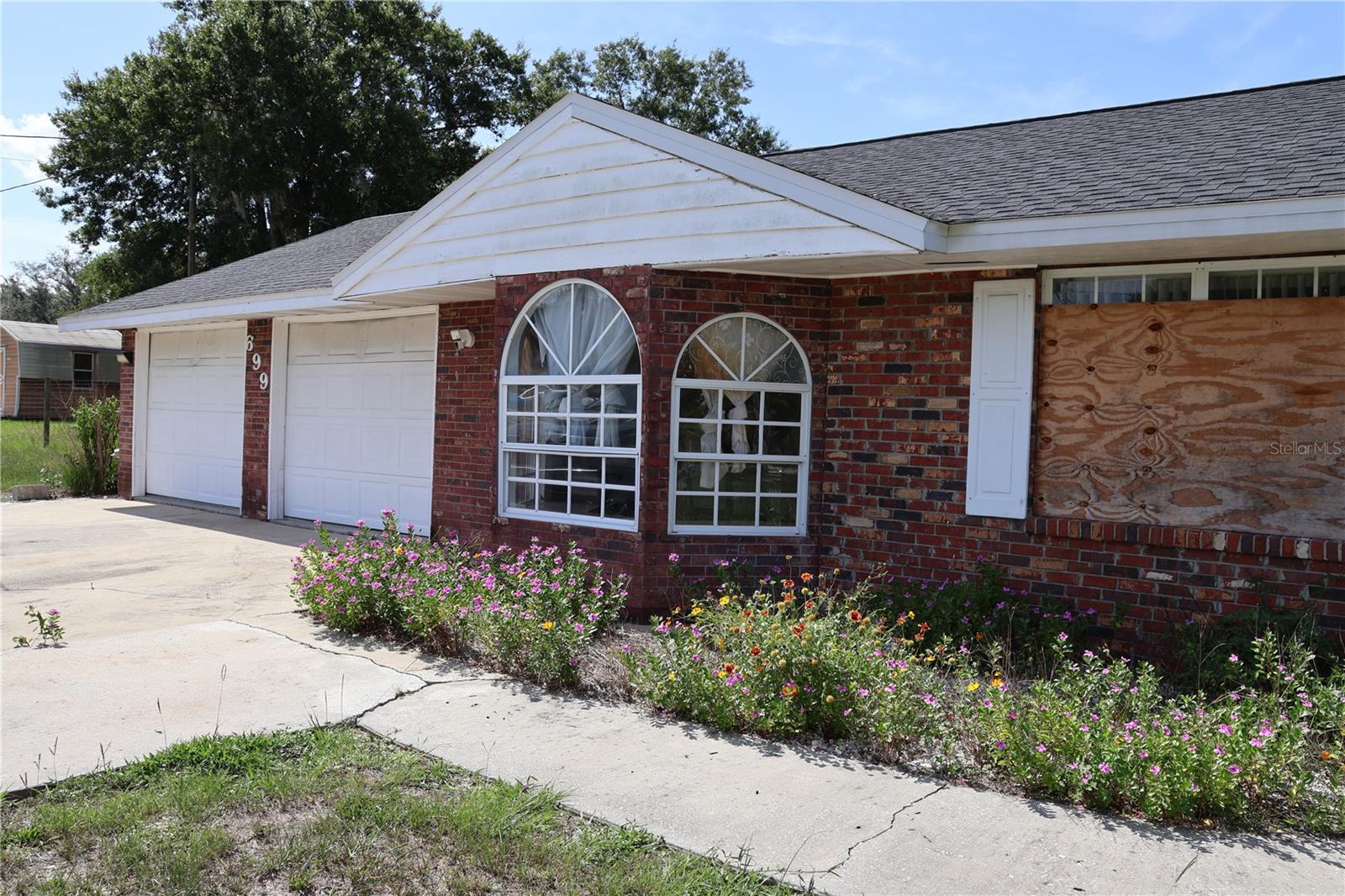 699 Baker St Property Photo 8