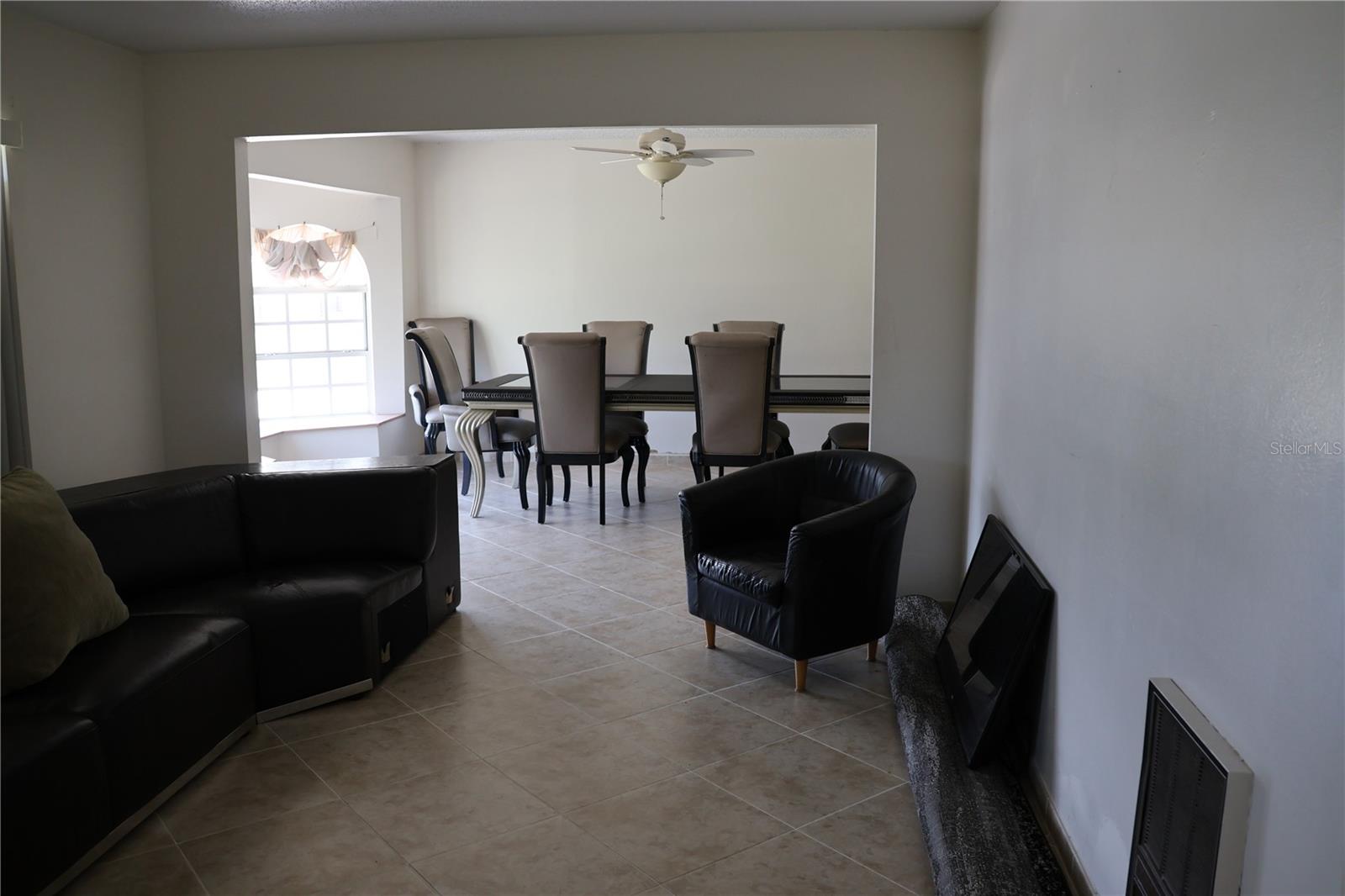 699 Baker St Property Photo 9
