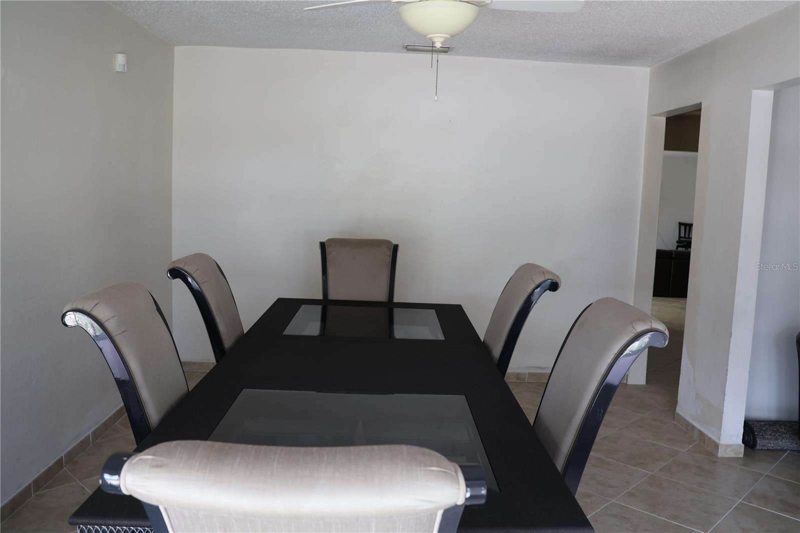 699 Baker St Property Photo 10