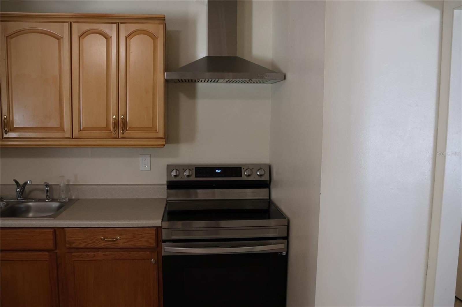 699 Baker St Property Photo 12