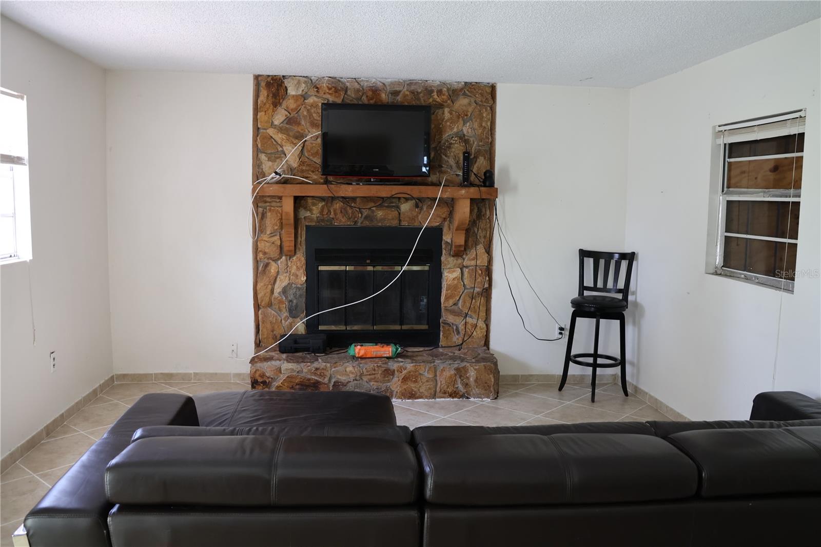 699 Baker St Property Photo 13