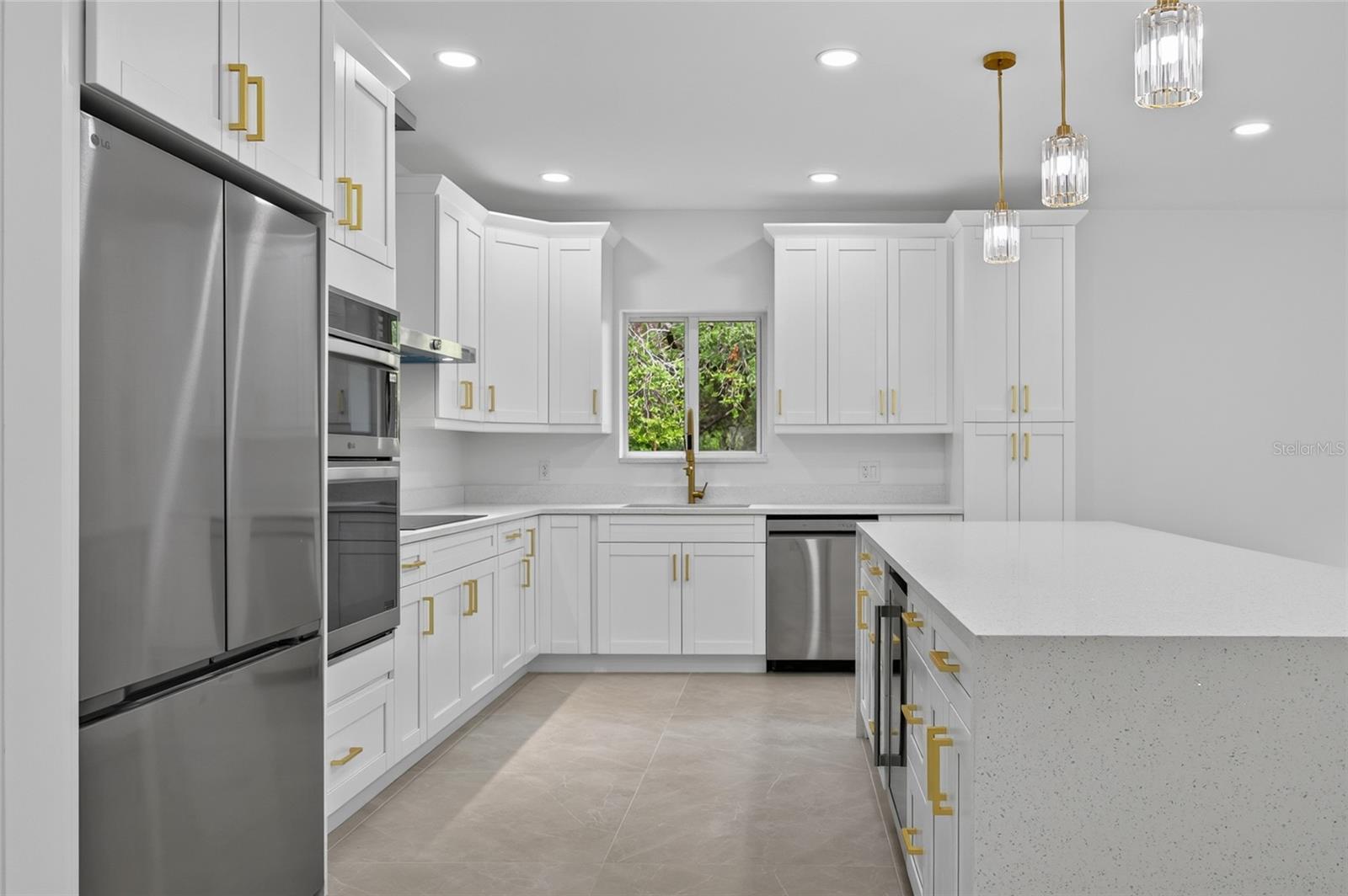 1177 Commerce St Property Photo 10