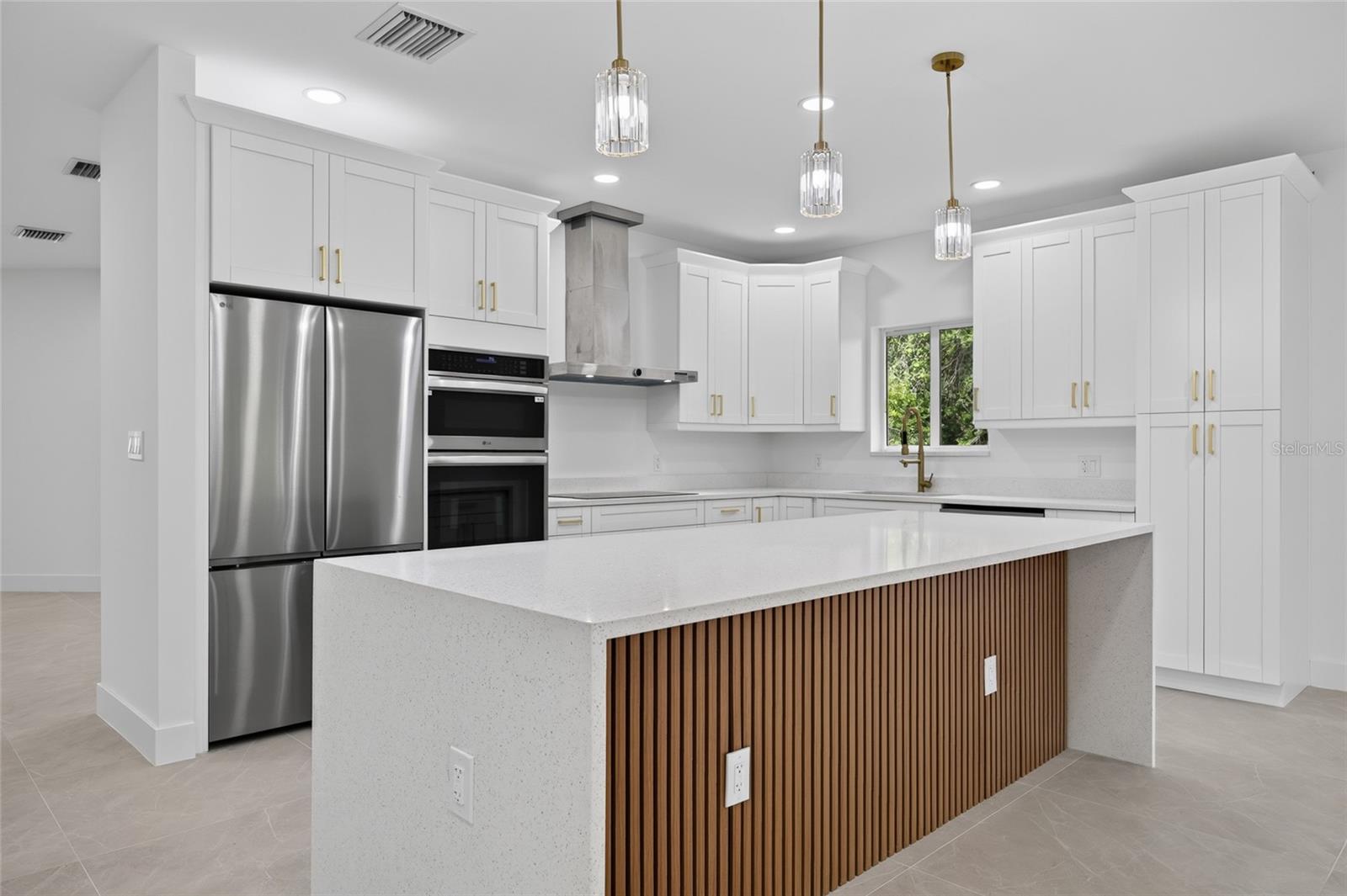 1177 Commerce St Property Photo 13