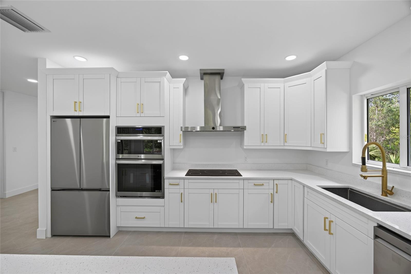 1177 Commerce St Property Photo 15