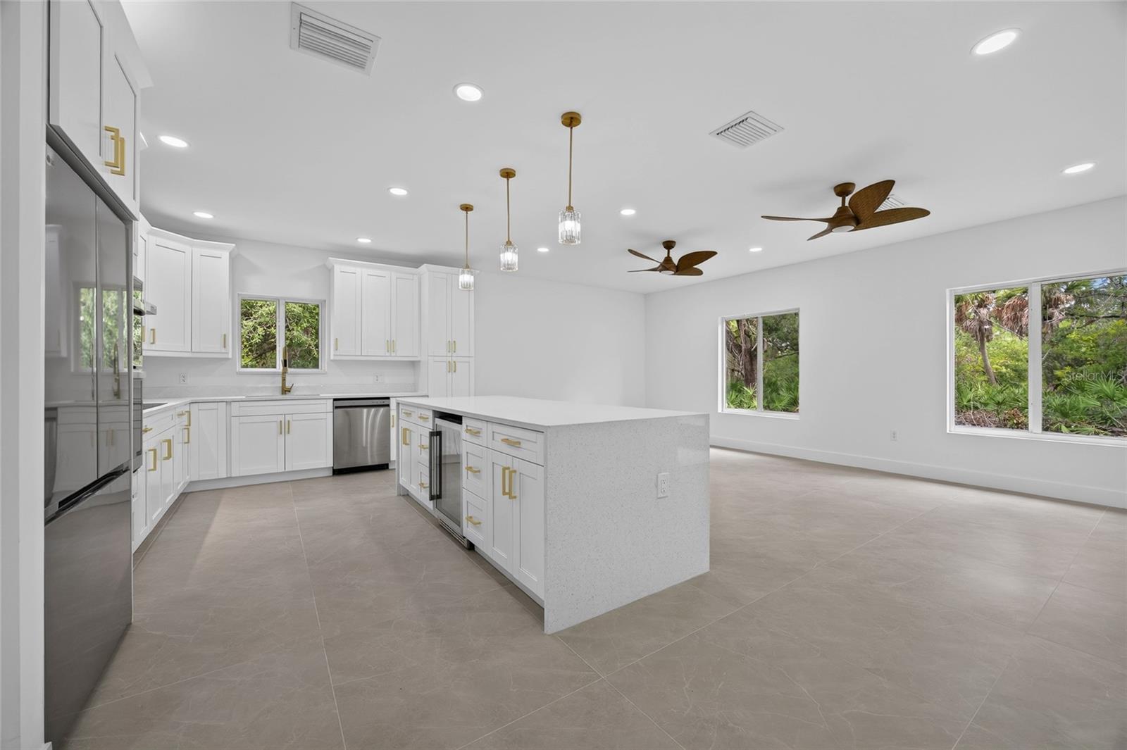 1177 Commerce St Property Photo 17